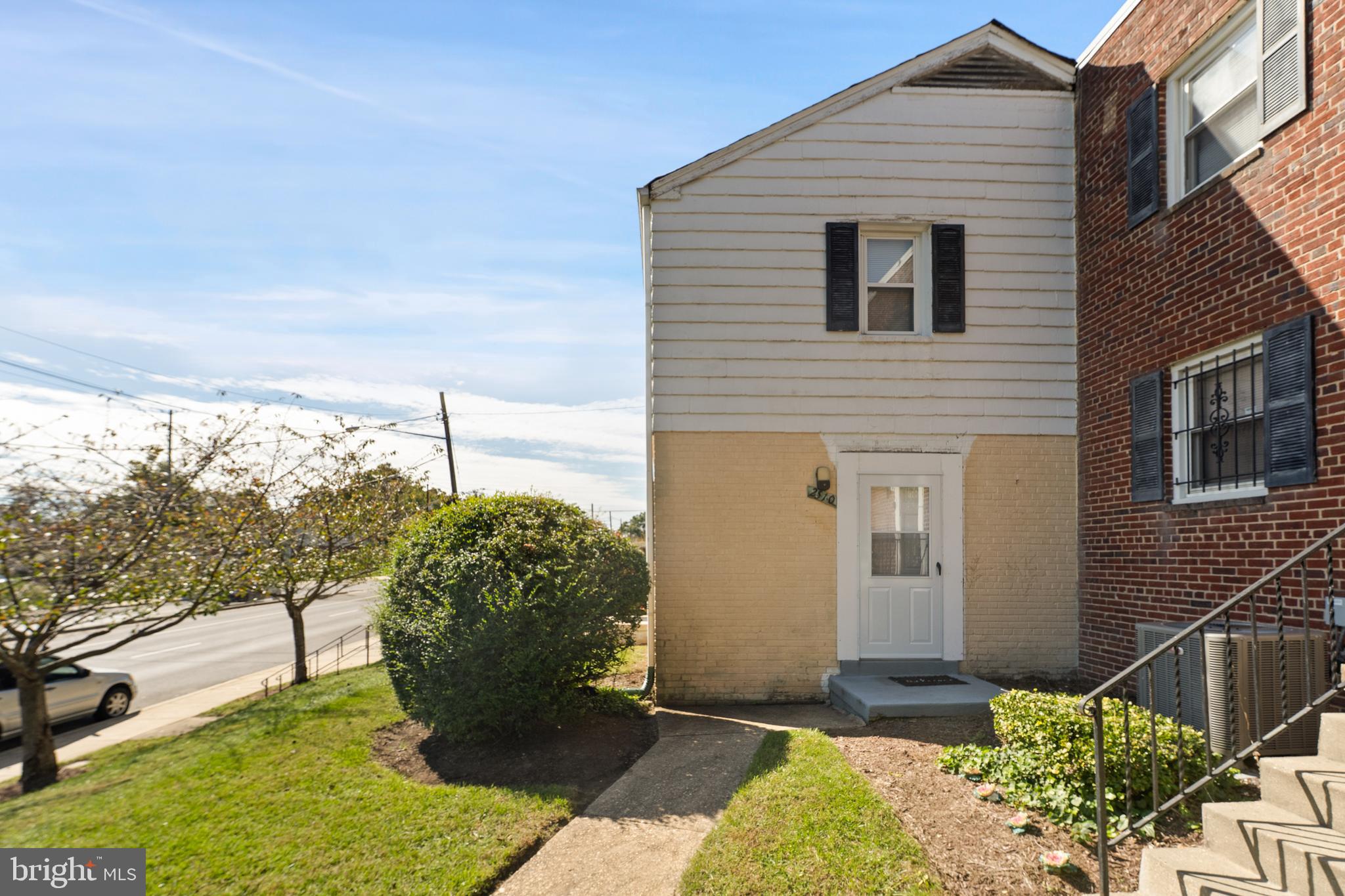 IVERSON VILLAGE CONDO - Residential Lease