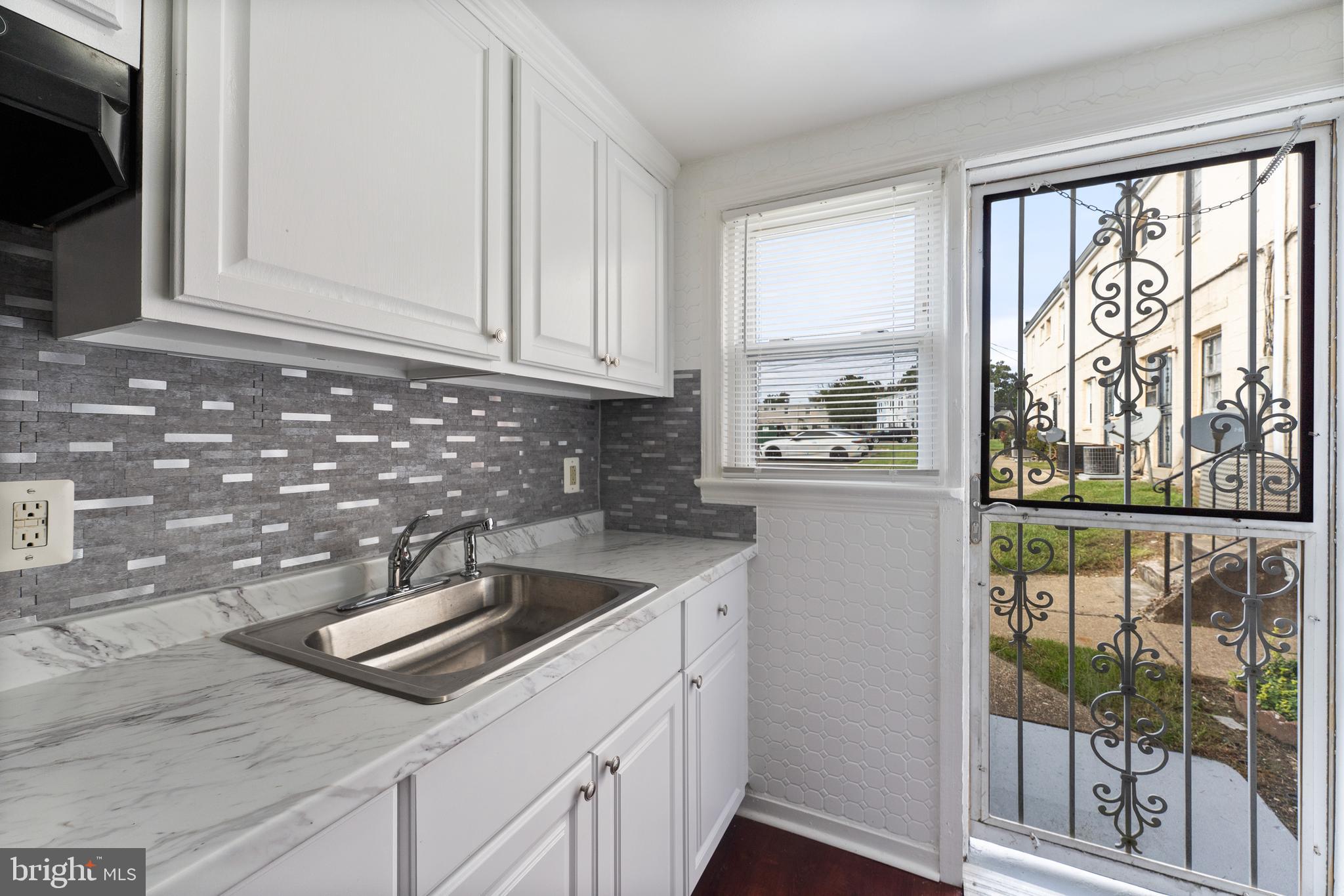 IVERSON VILLAGE CONDO - Residential Lease