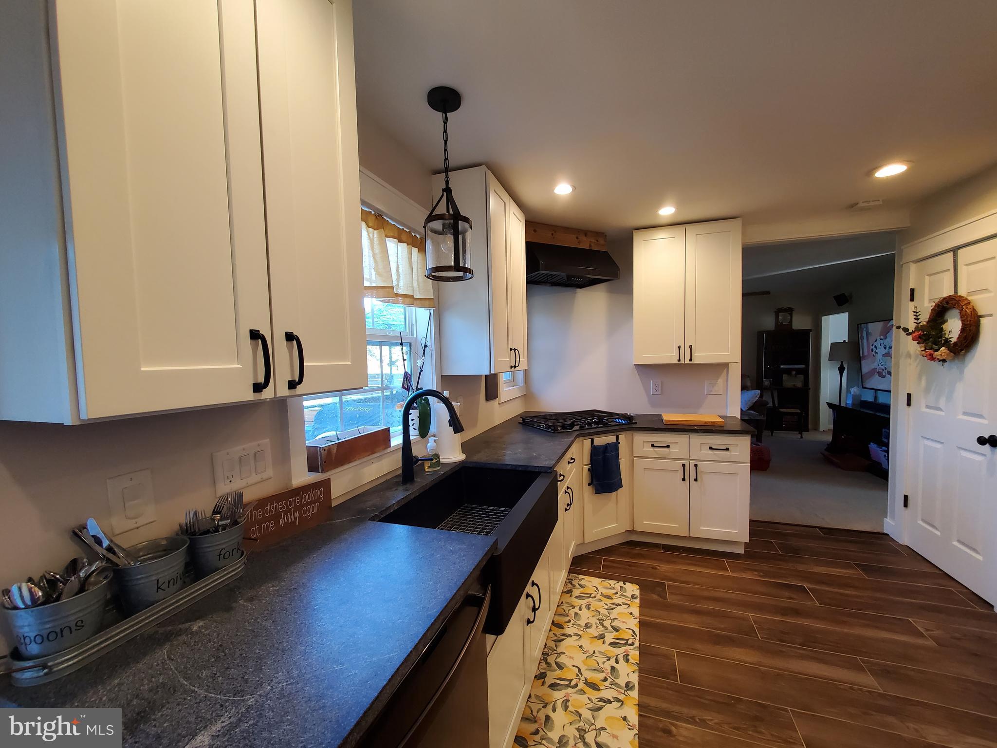 EVERMAY MANOR - Residential