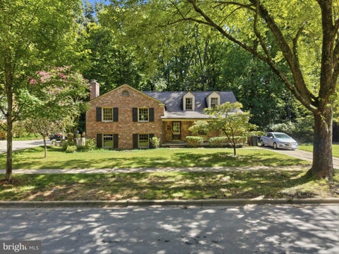 Photo of 617 Aster Boulevard, ROCKVILLE, MD 20850 (MLS # MDMC2254374)