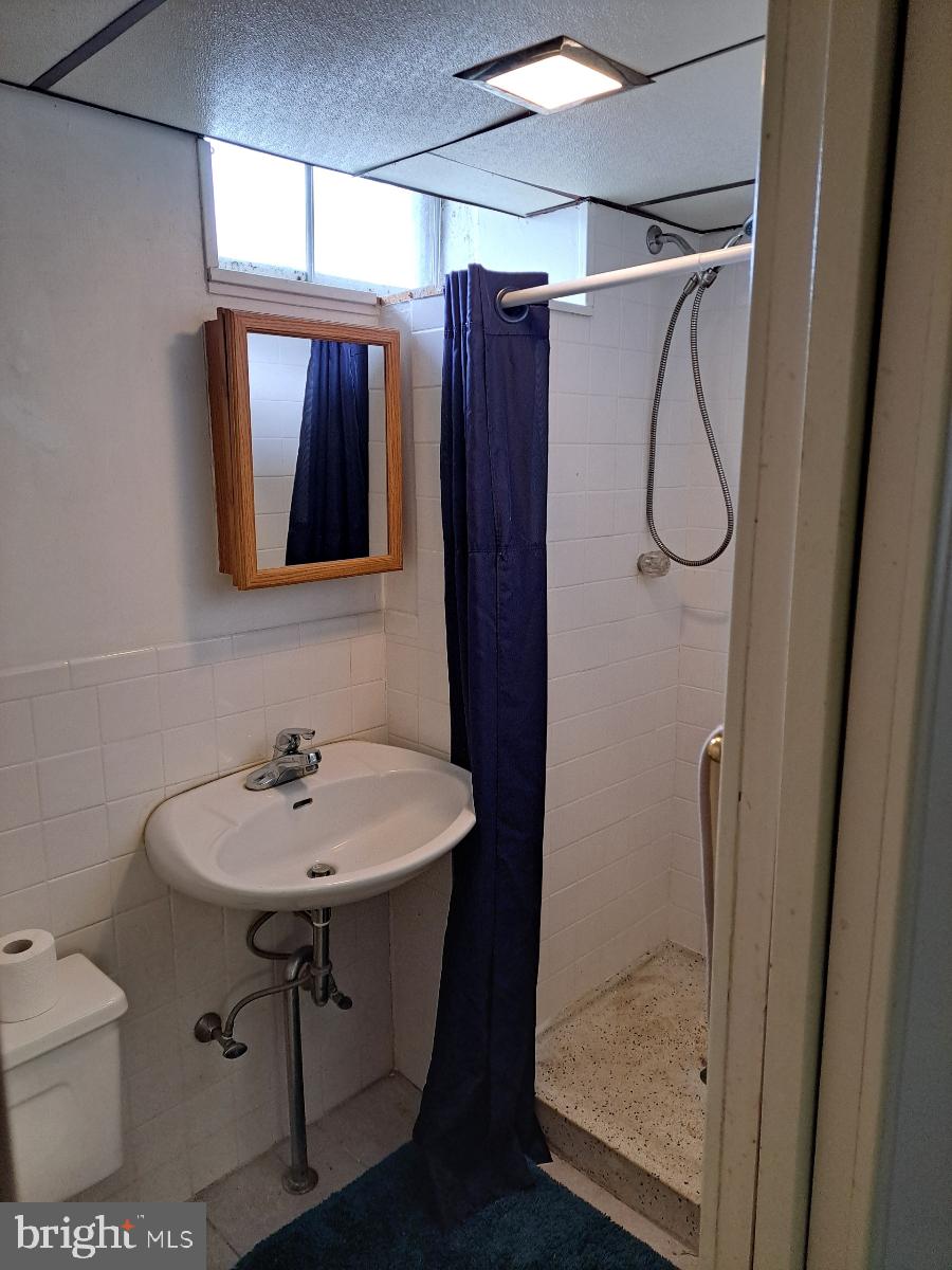 MEADOW WOOD - Residential Lease