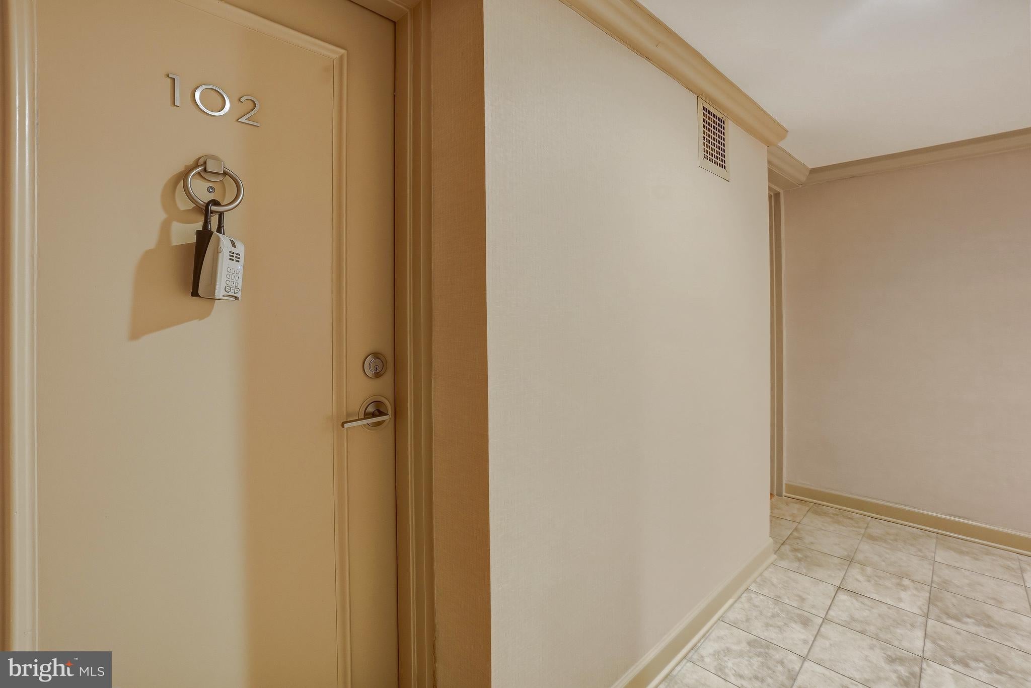 4800 CHEVY CHASE DRIVE 102