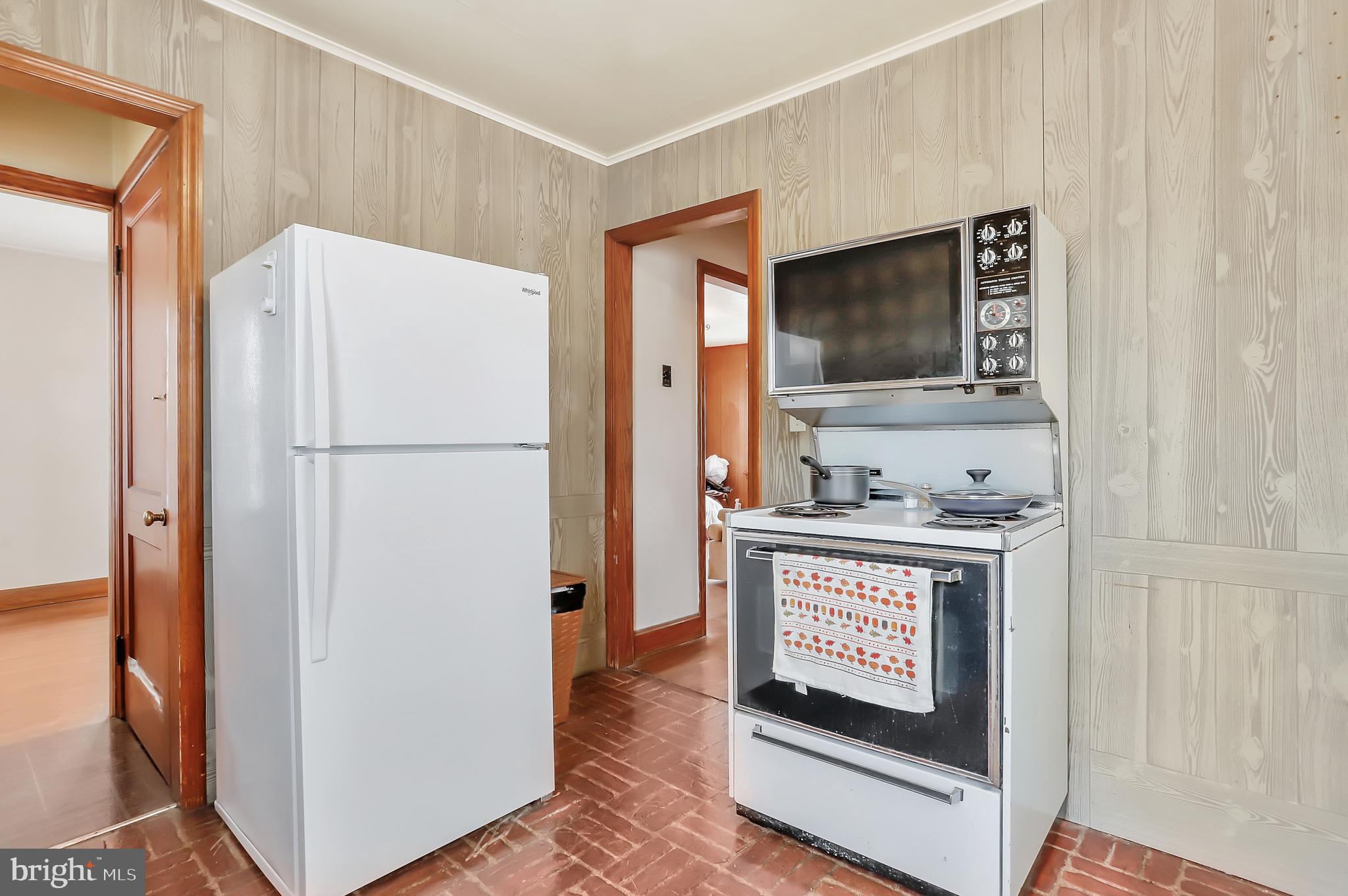 RADCLIFFE AVE - Residential