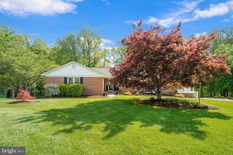 Photo of 6028 Berwynd Road, FAIRFAX, VA 22030 (MLS # VAFX2305926)