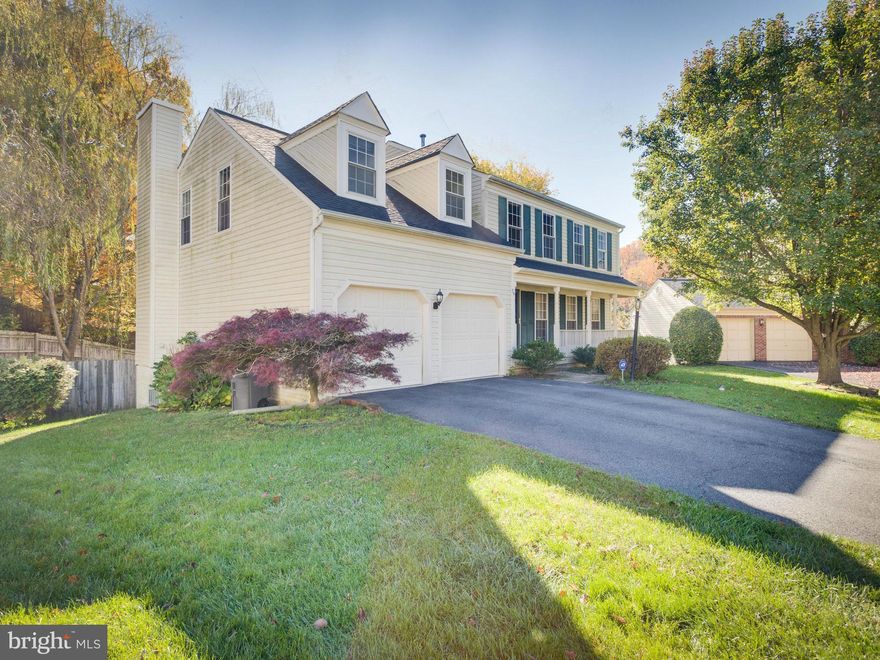 REDUCED.  Super Clean, move in ready. Single family home in sought after Hampton Oaks community. Pool/community center/activities. Well maintained home on Culdesac.  In law suite/au pair suite with separate entrance allowing privacy. Fully fenced back yard. Over sized two car garage. Great schools. Minutes to DC commuter lot.  Mins to I95, Quanitco, Ft. Belvoir, Richmond.