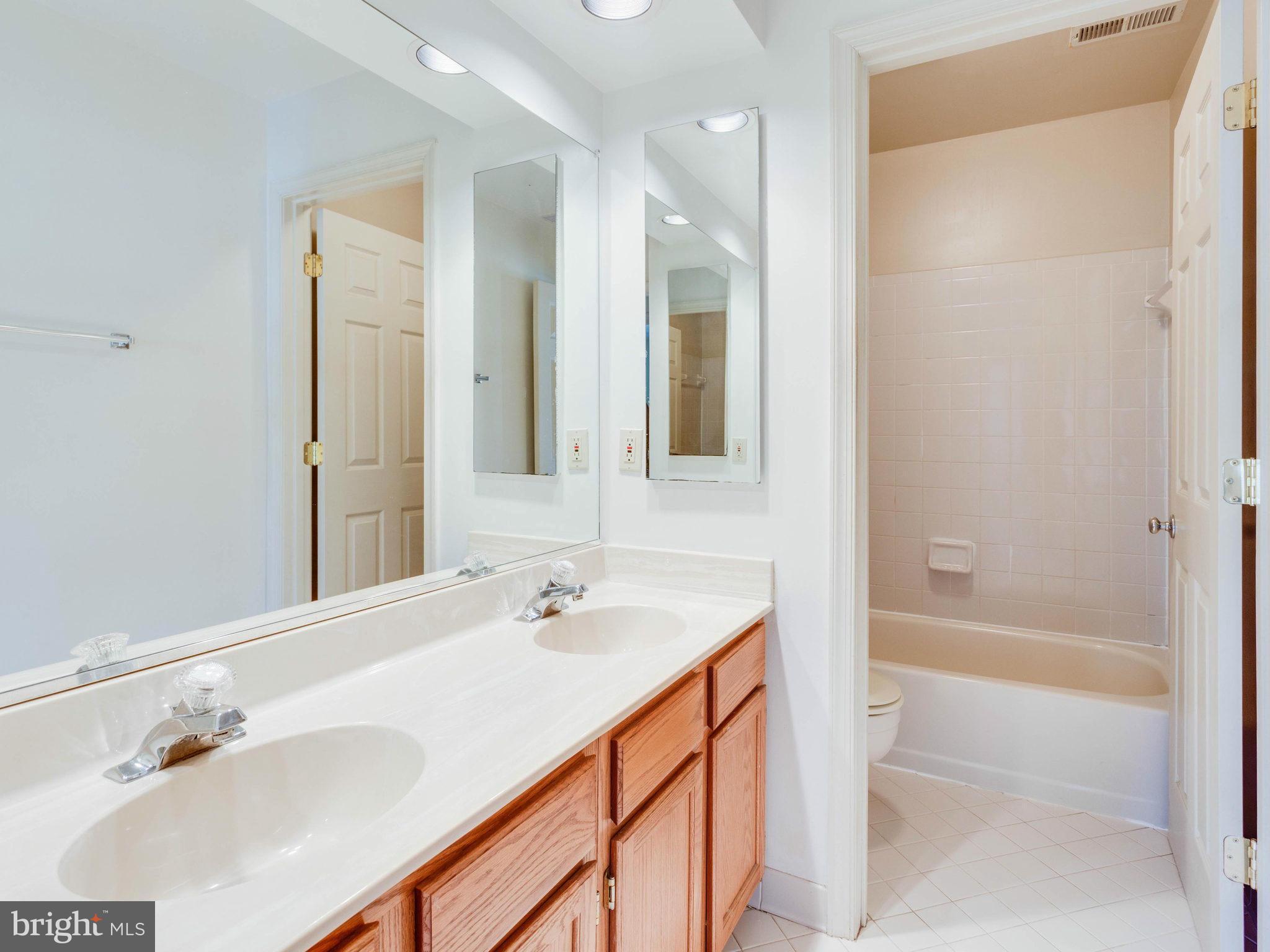 HAMPTON OAKS - Residential