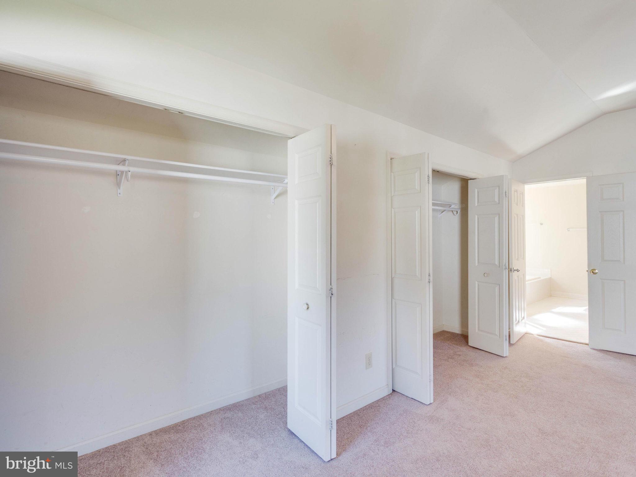 HAMPTON OAKS - Residential