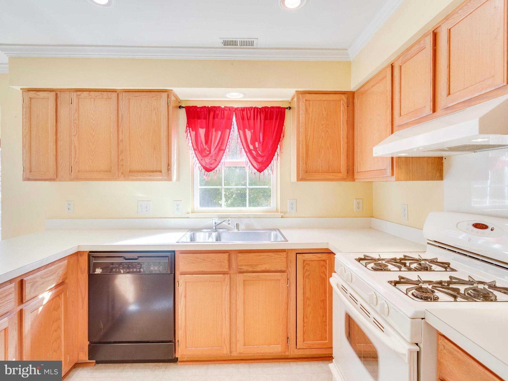 HAMPTON OAKS - Residential