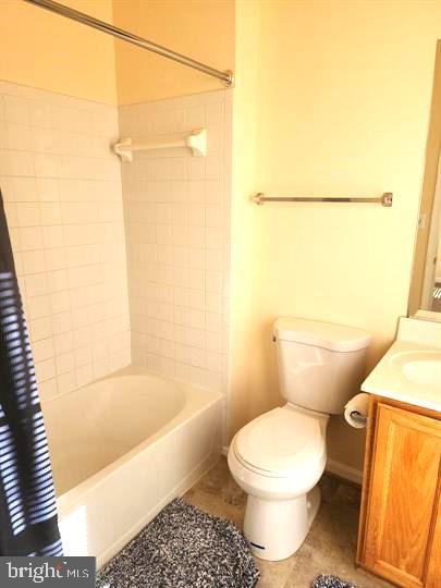 THE VILLAGES AT SAYBROOKE - Residential Lease