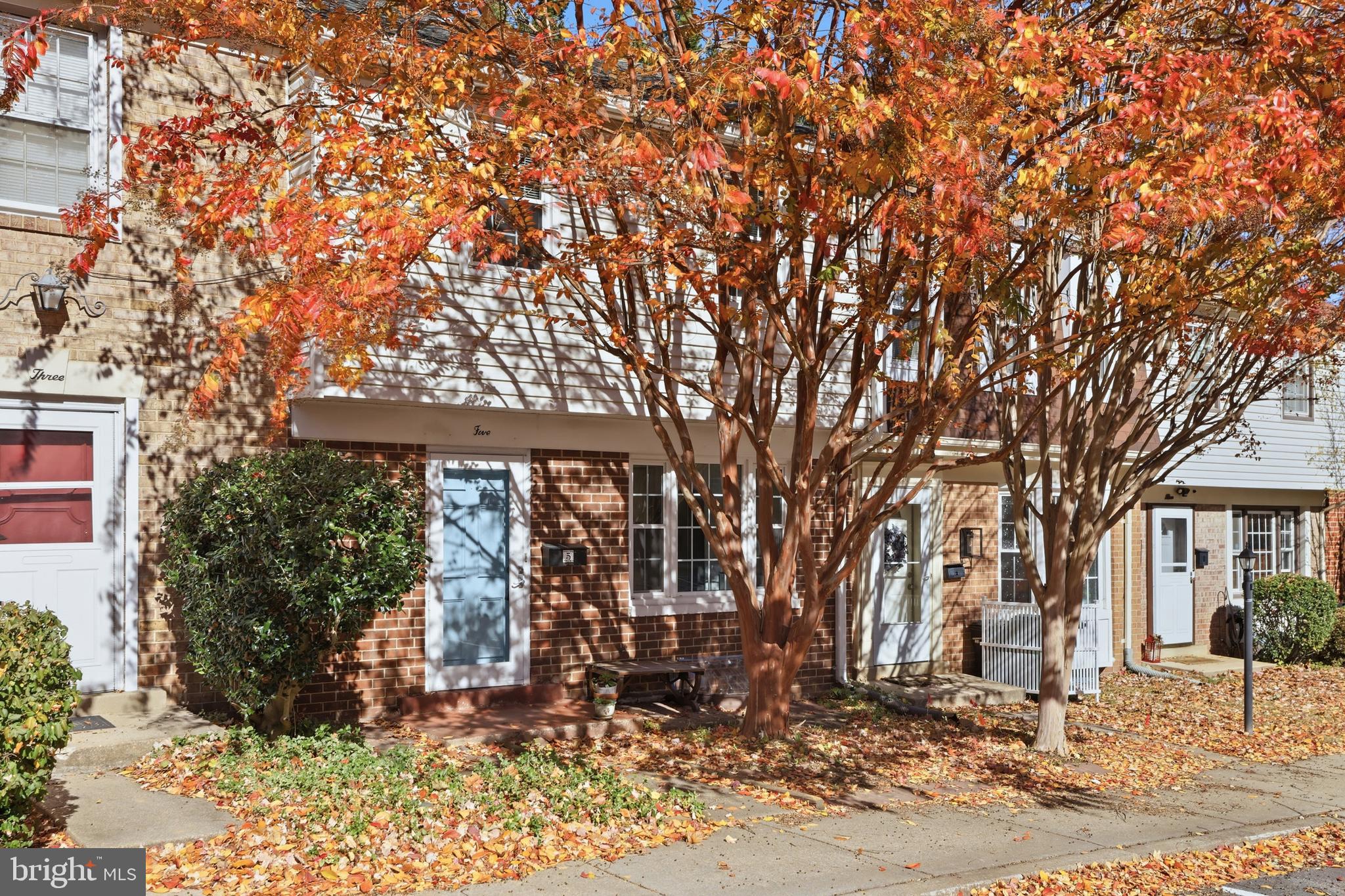 5 HYACINTH COURT 7-3