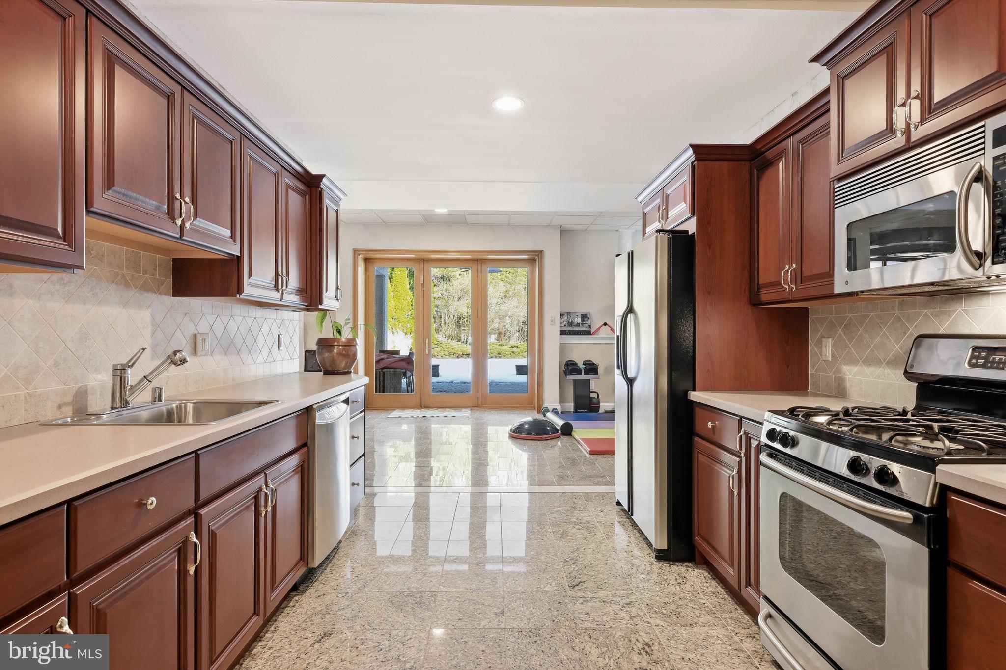 CHURCHVILLE MANOR - Residential