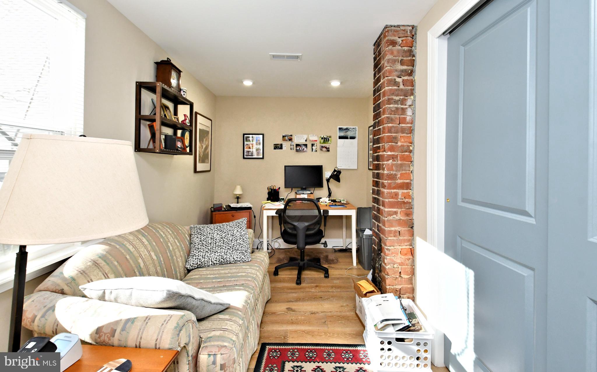 DICKINSON NARROWS - Residential Lease