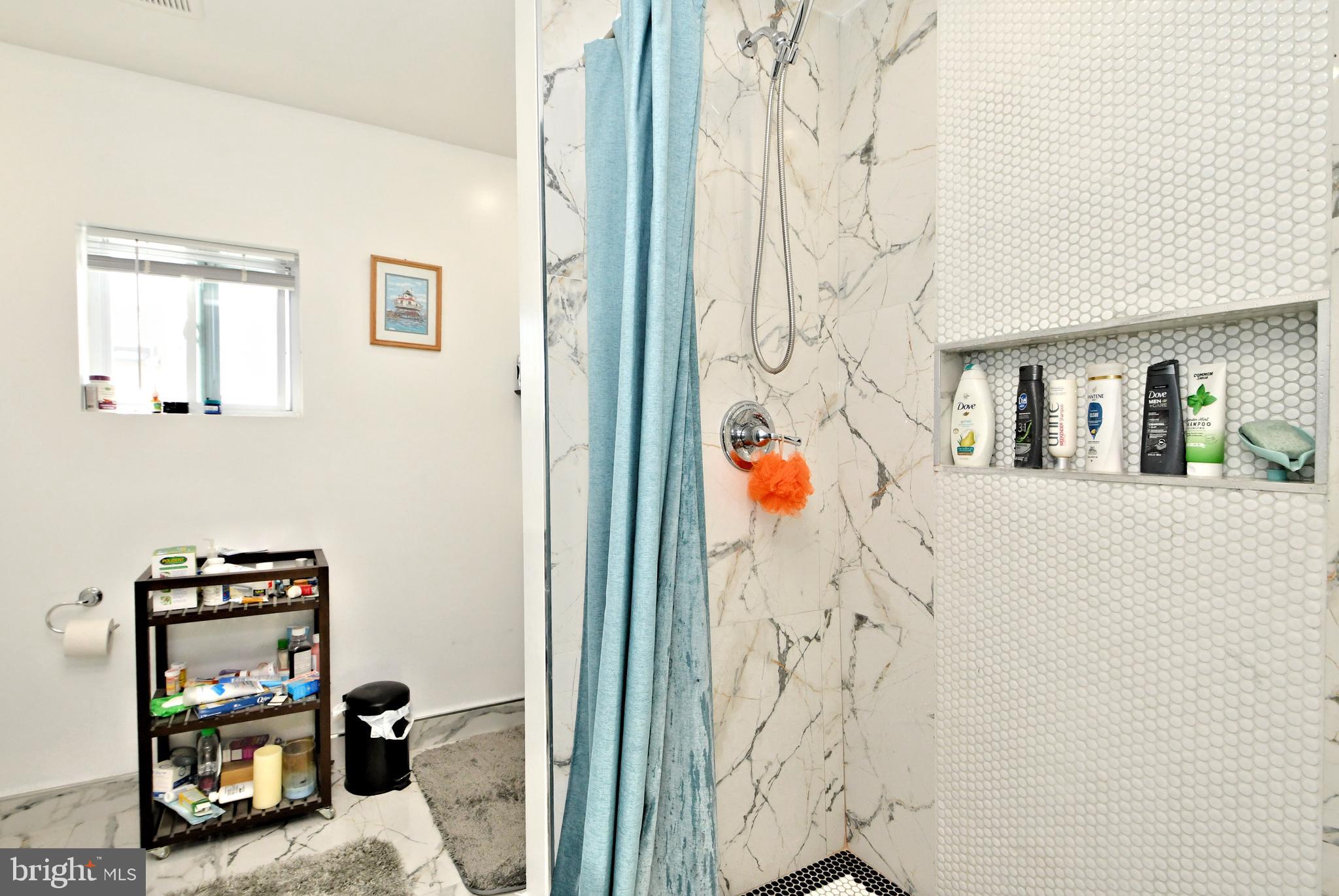 DICKINSON NARROWS - Residential Lease