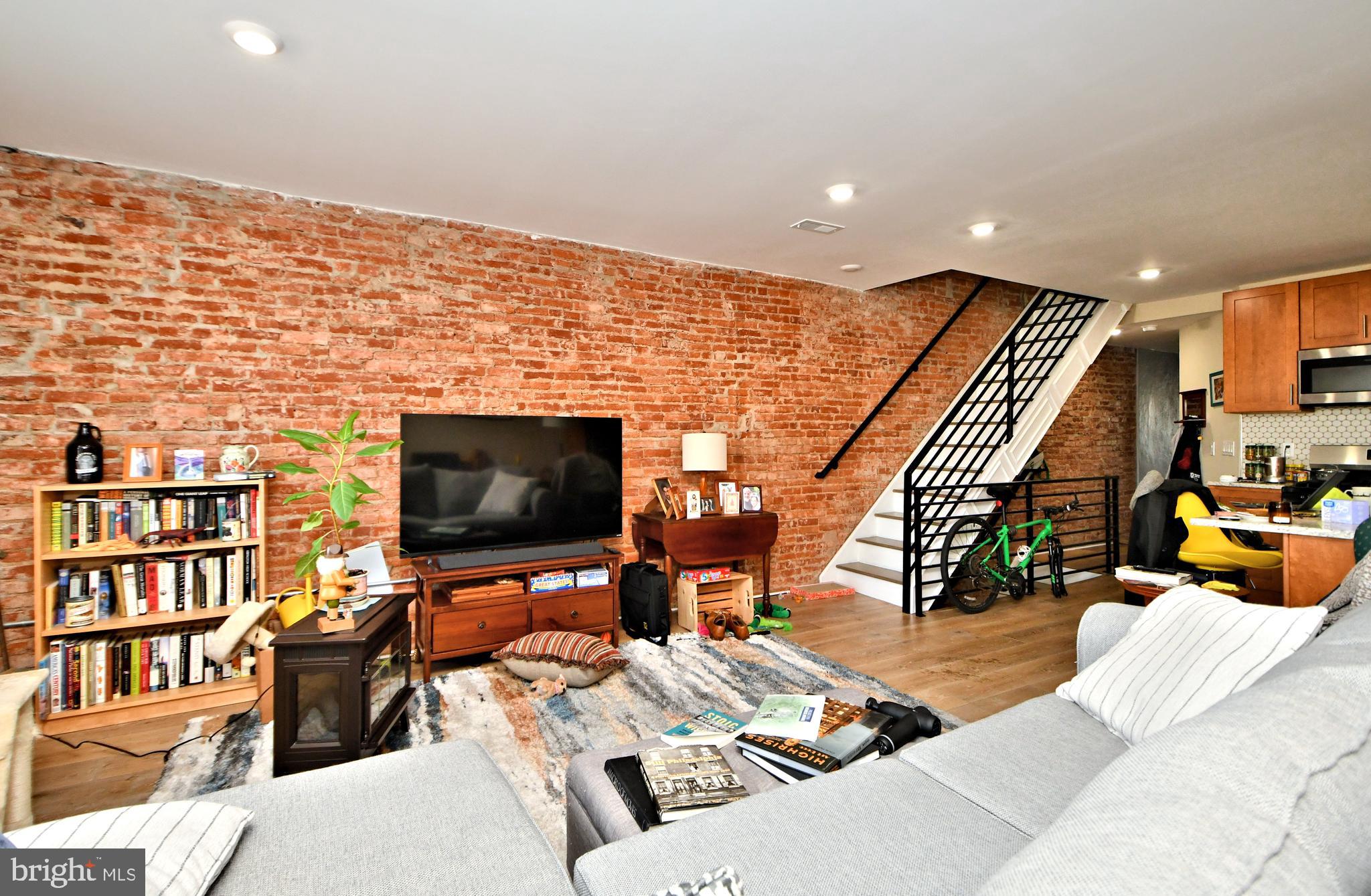 DICKINSON NARROWS - Residential Lease