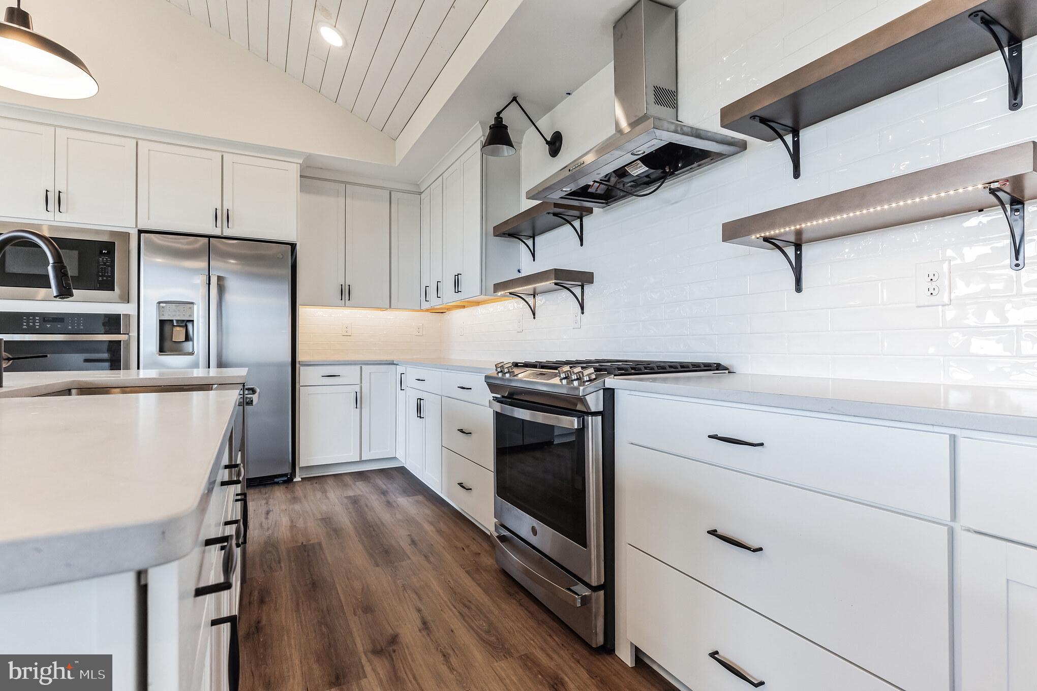 FOUR SEASONS AT HATTERAS HILLS - Residential