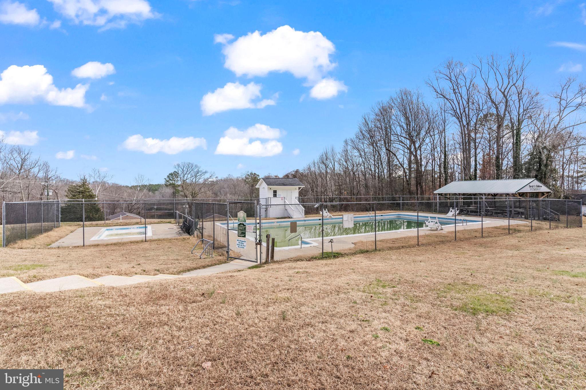 CAROLINE PINES - Residential