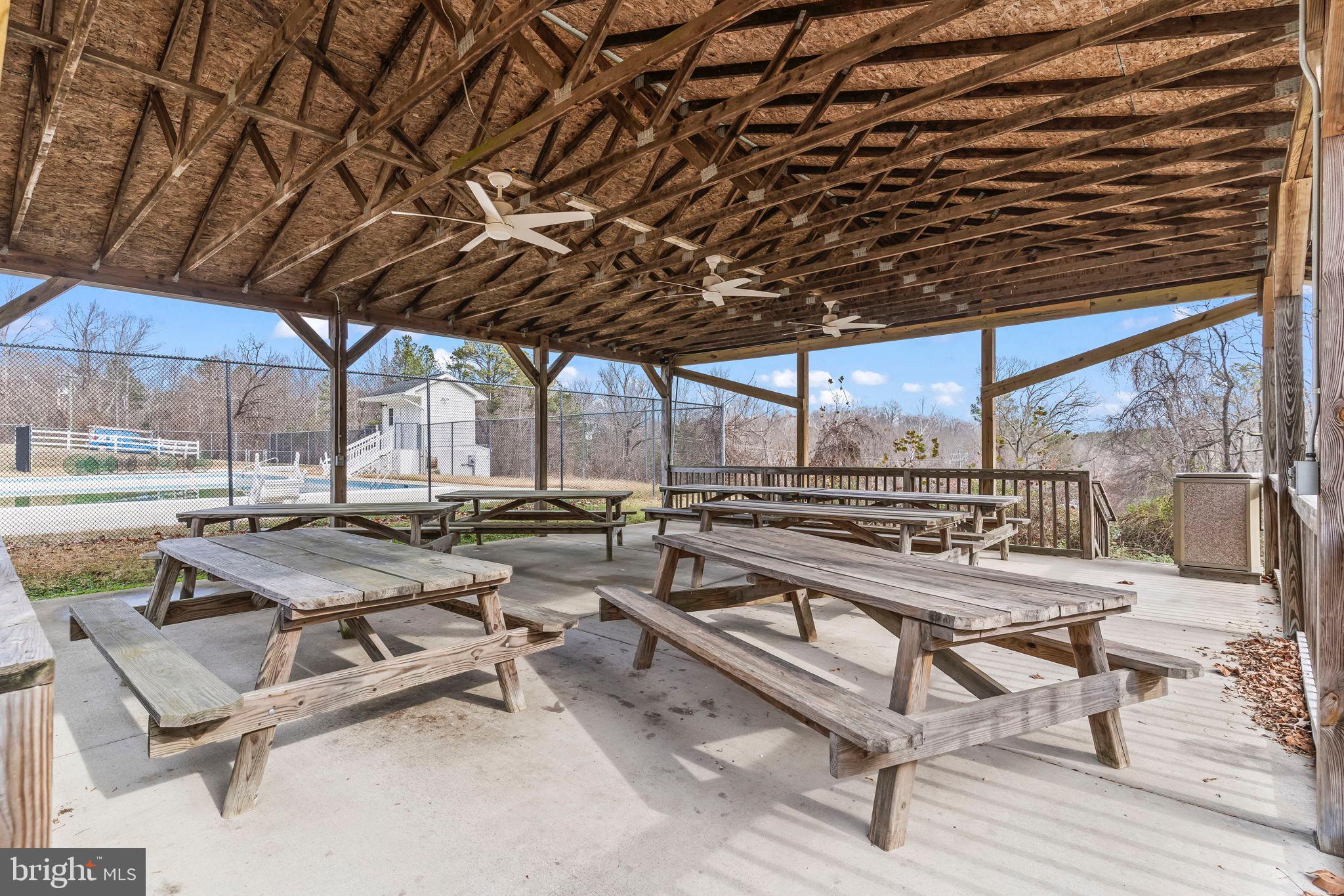 CAROLINE PINES - Residential