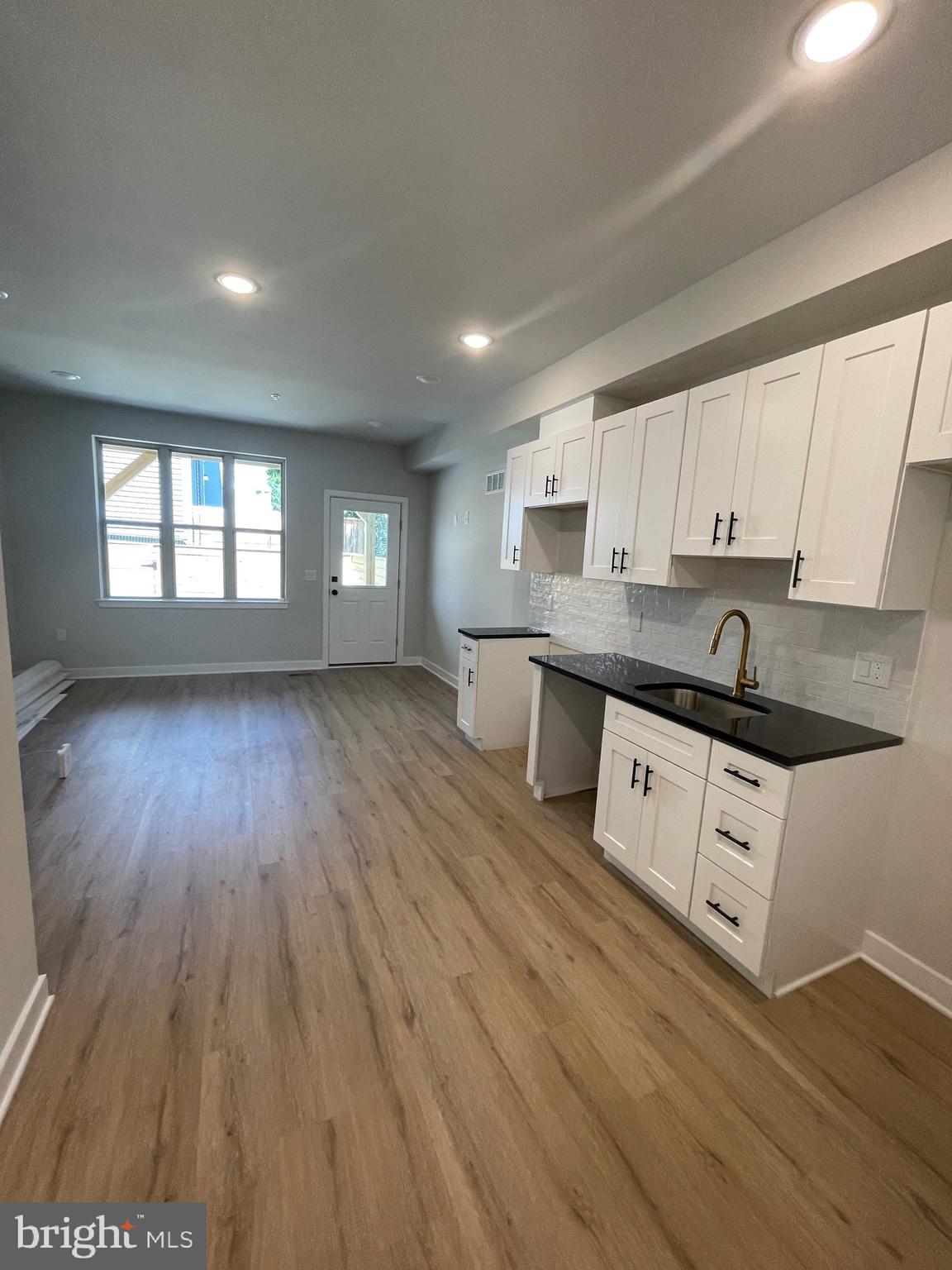 KENSINGTON - Residential Lease