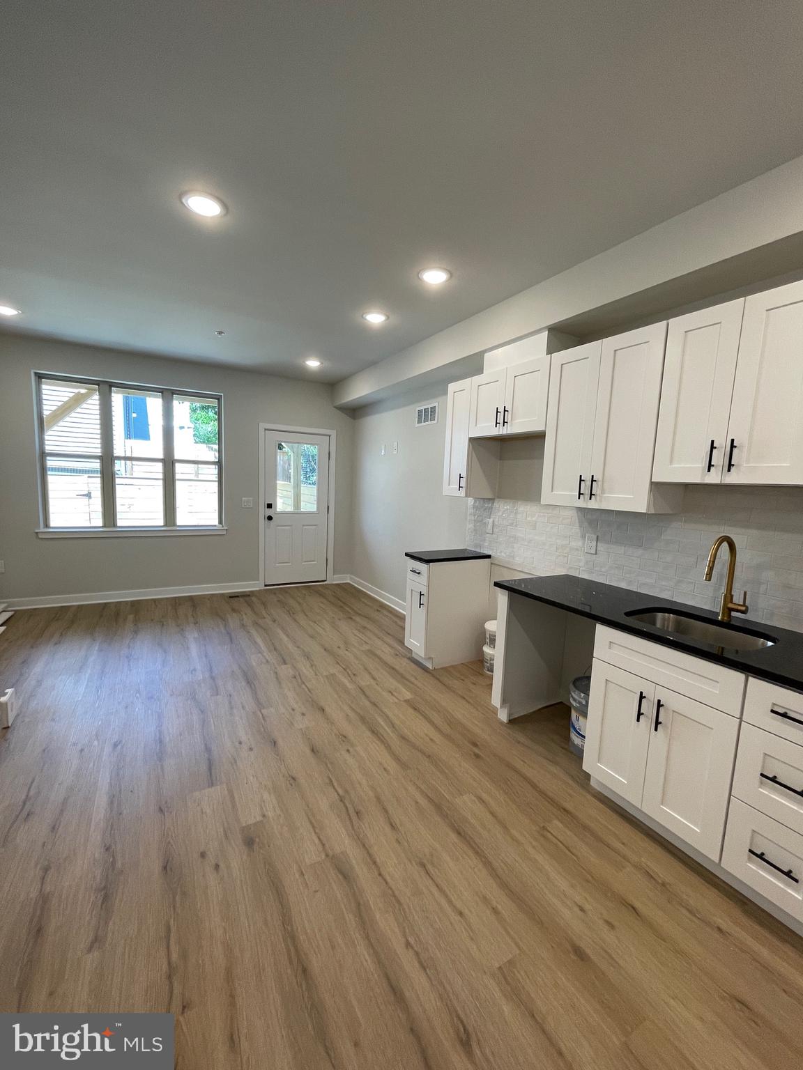 KENSINGTON - Residential Lease