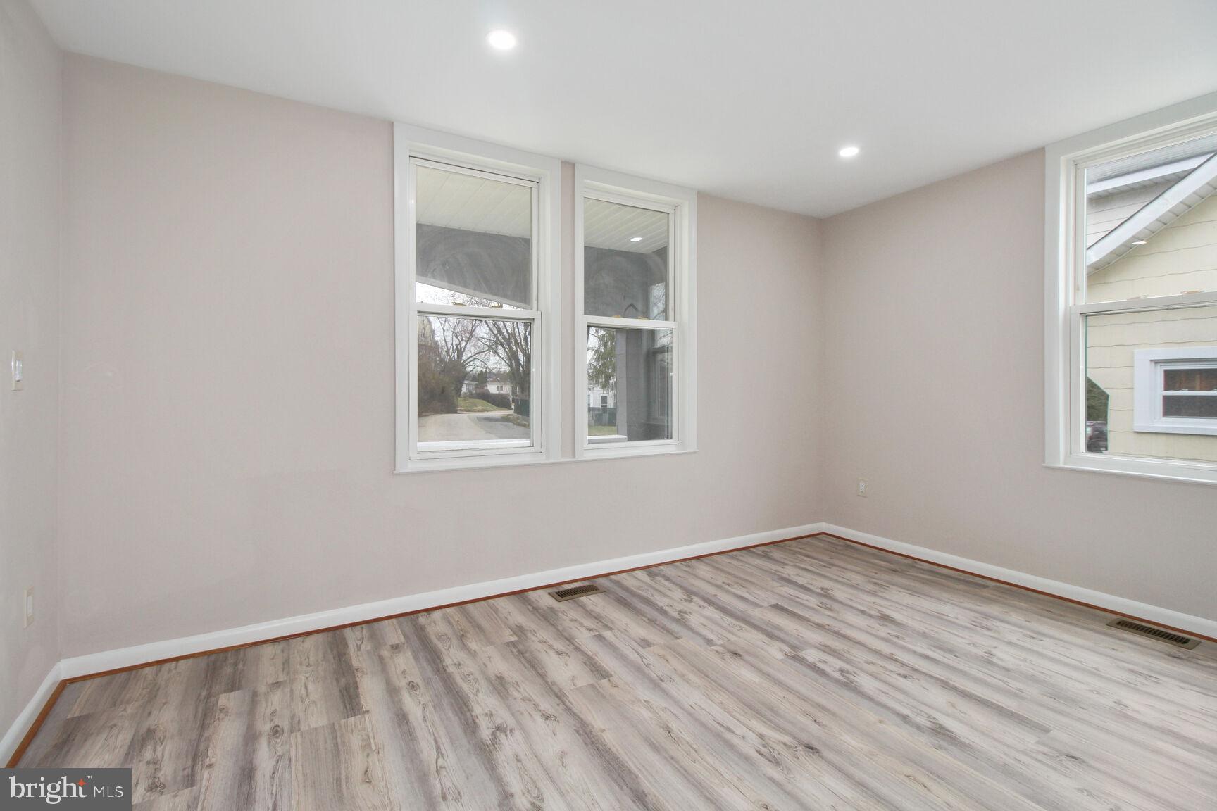 BROAD ACRES - Residential