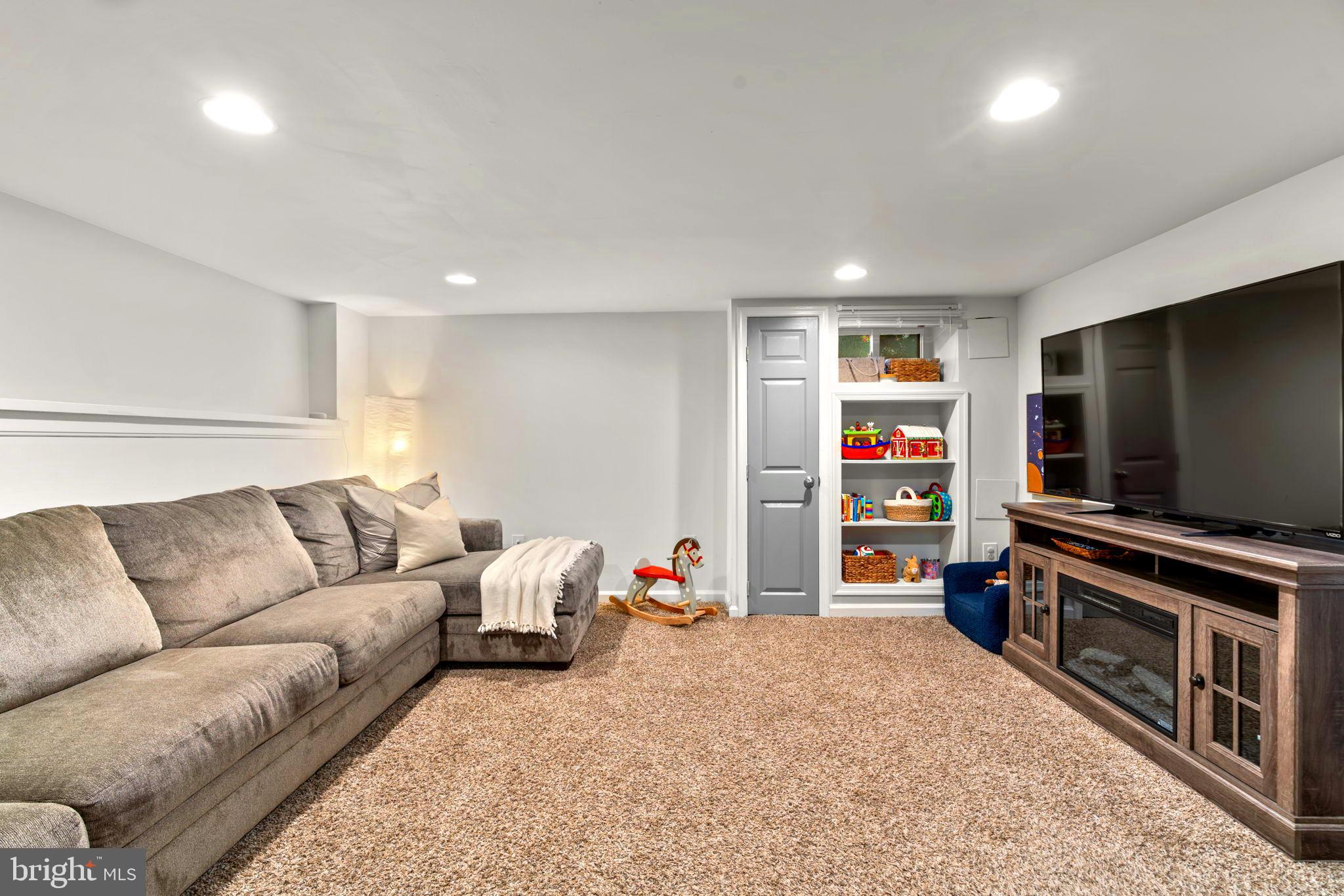 ARBOUR MANOR - Residential
