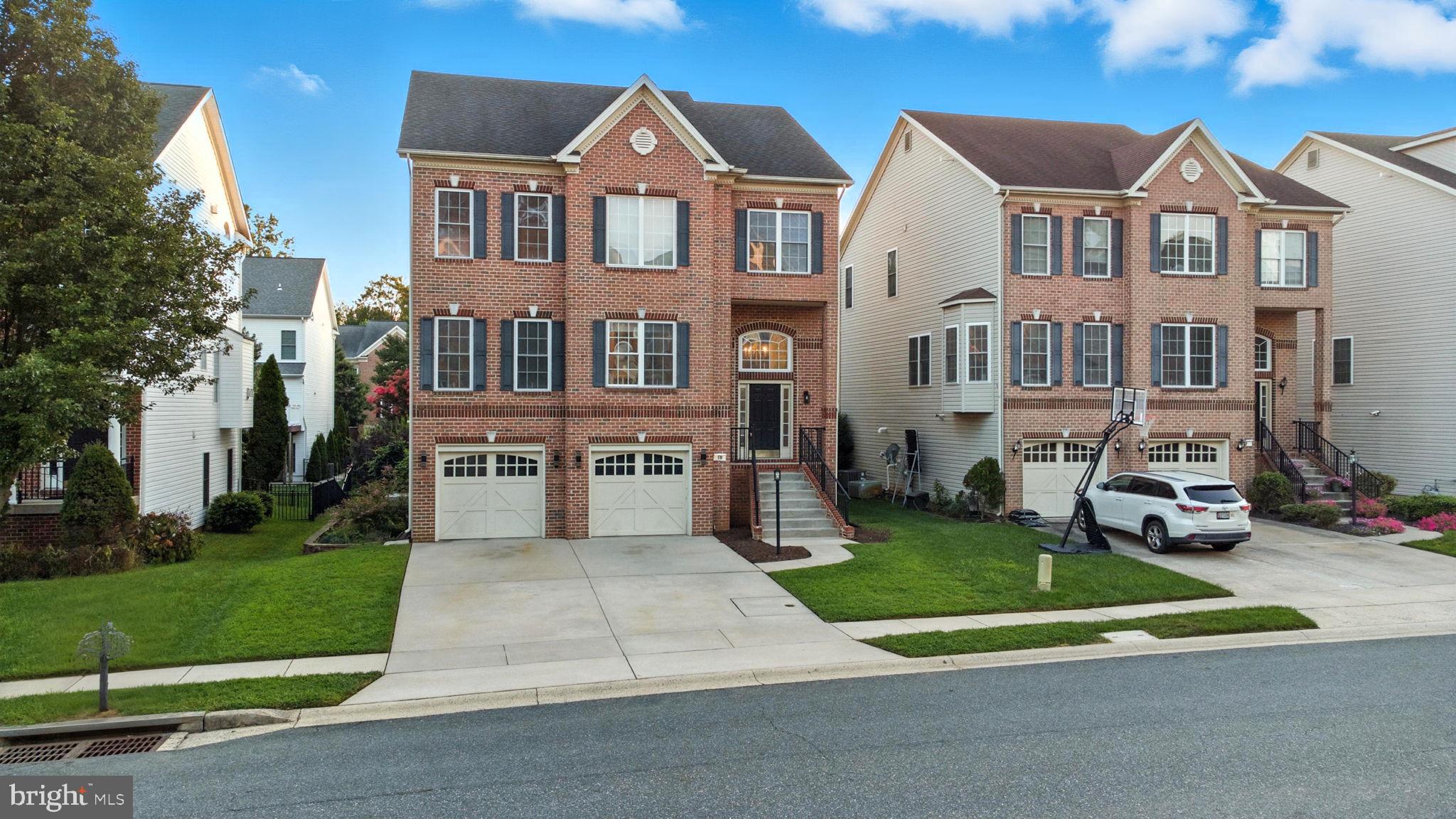 10 FALLSTON VIEW COURT