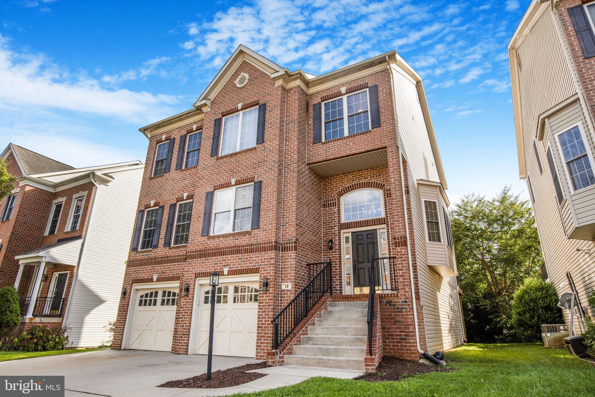 10 FALLSTON VIEW COURT