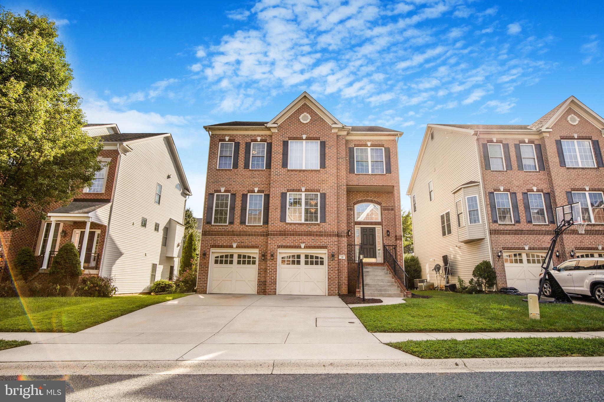 10 FALLSTON VIEW COURT