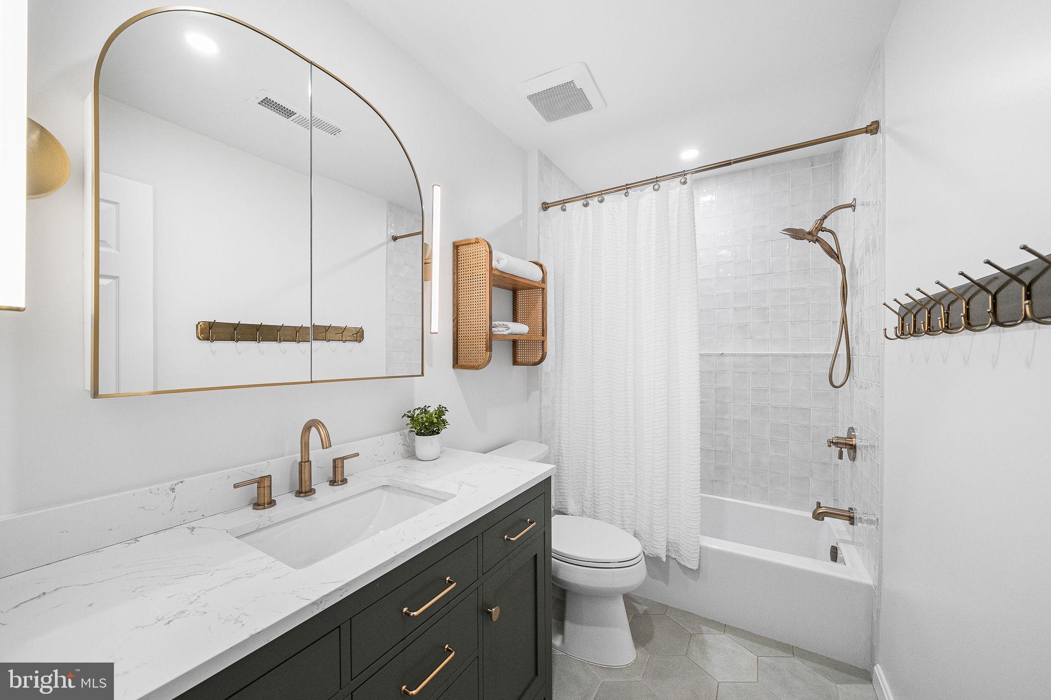 HUNTER OAKS TOWNHOUSES - Residential