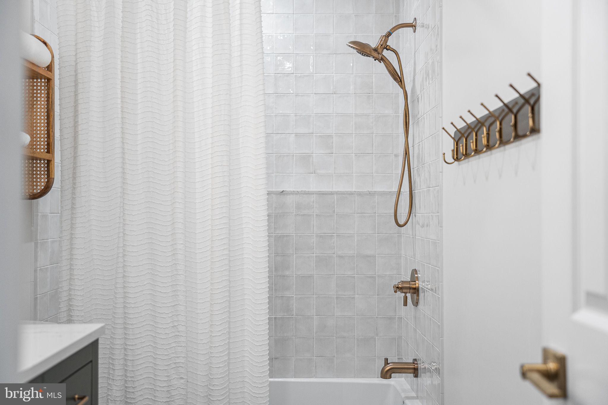 HUNTER OAKS TOWNHOUSES - Residential