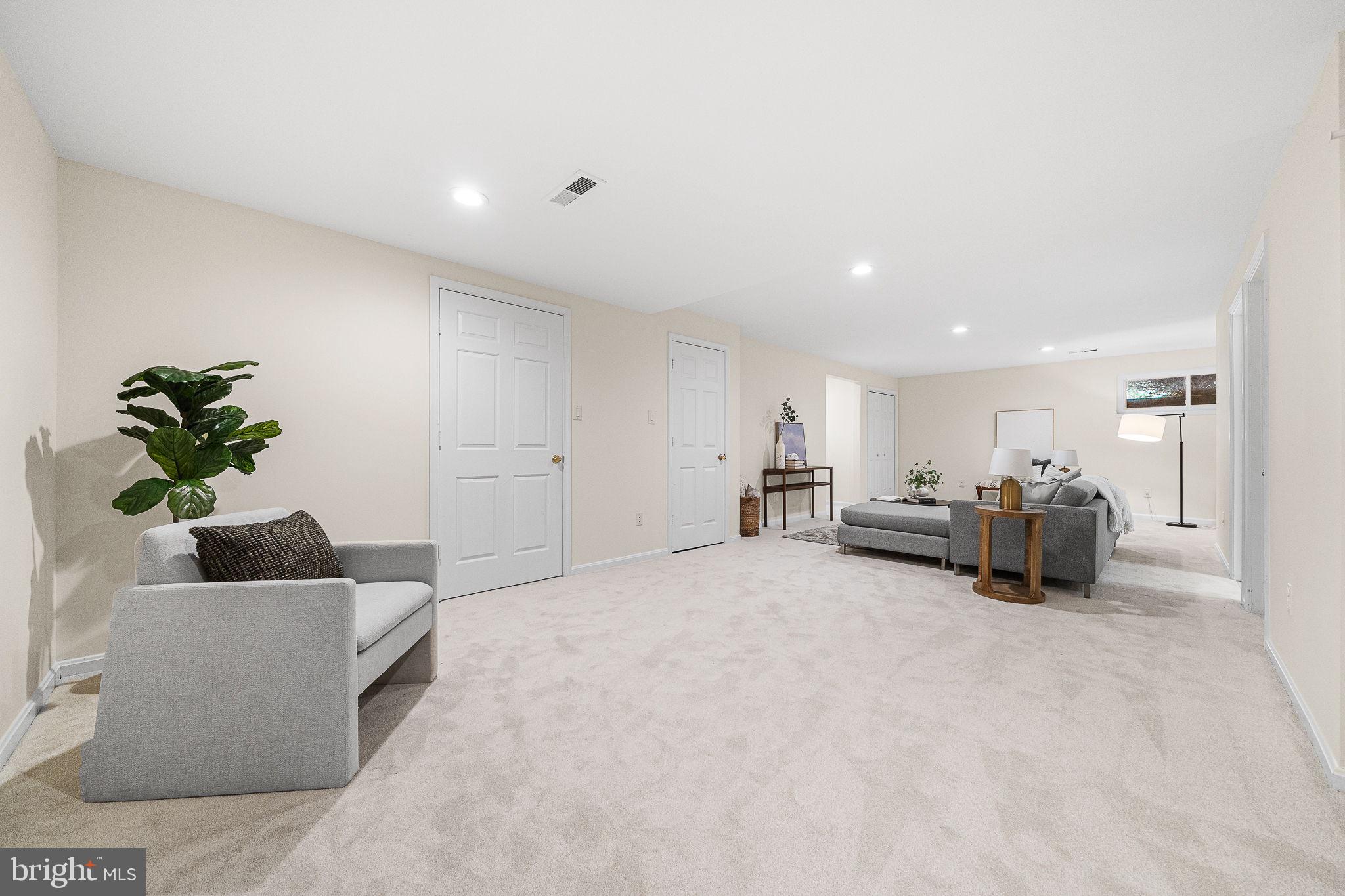 HUNTER OAKS TOWNHOUSES - Residential