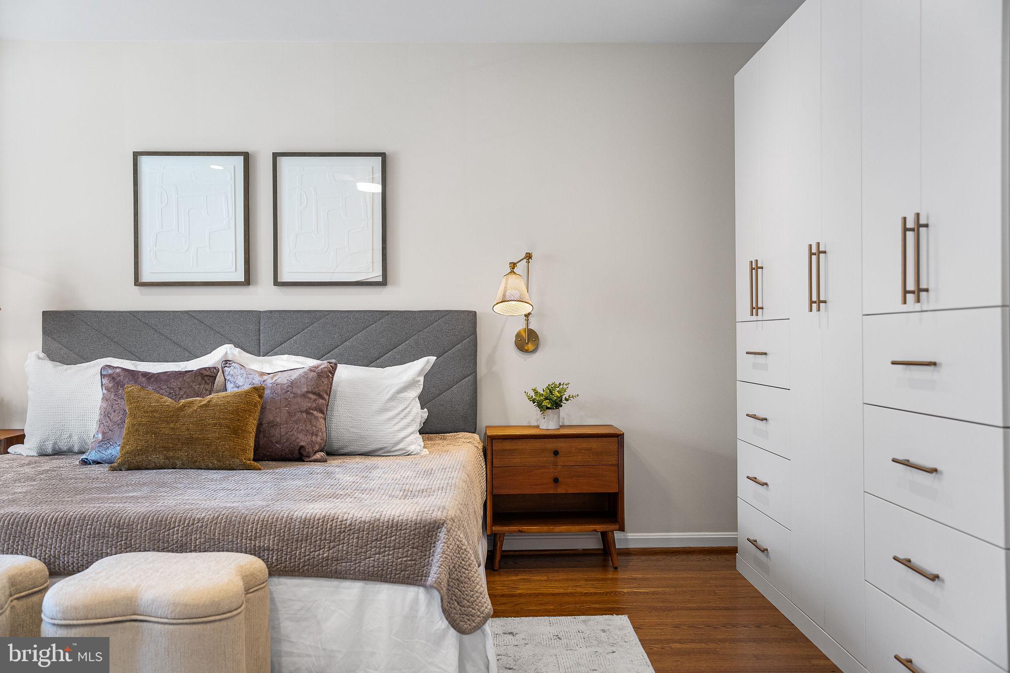 HUNTER OAKS TOWNHOUSES - Residential