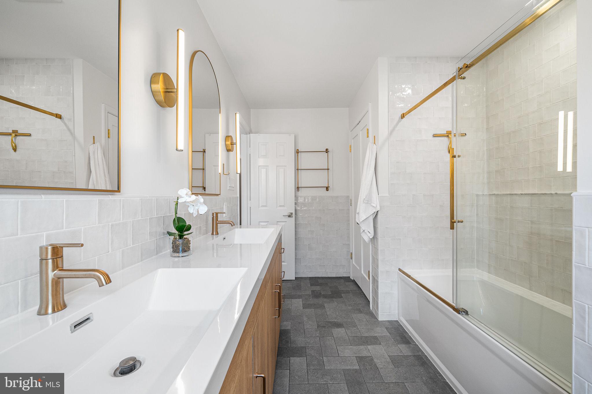 HUNTER OAKS TOWNHOUSES - Residential