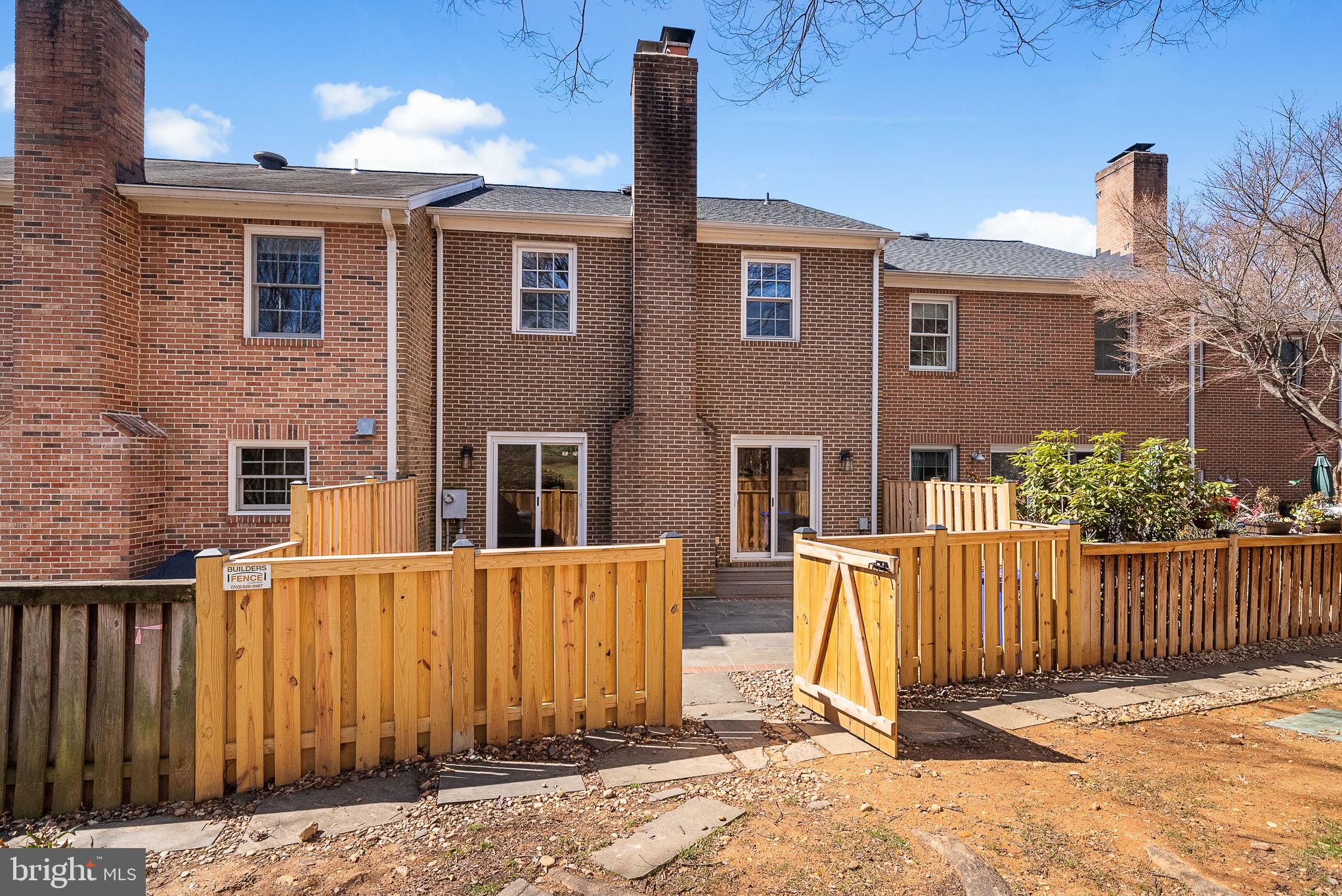 HUNTER OAKS TOWNHOUSES - Residential