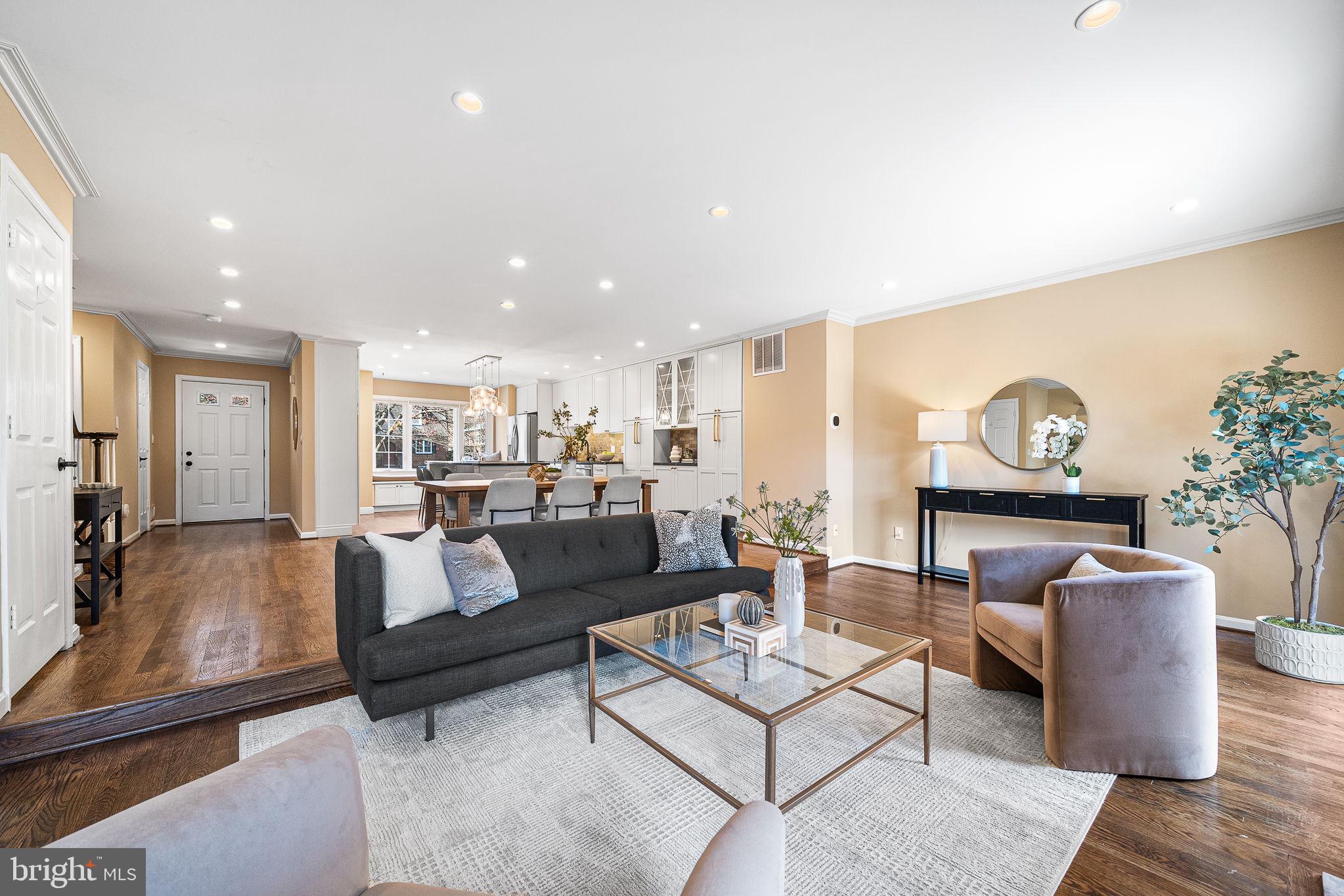 HUNTER OAKS TOWNHOUSES - Residential