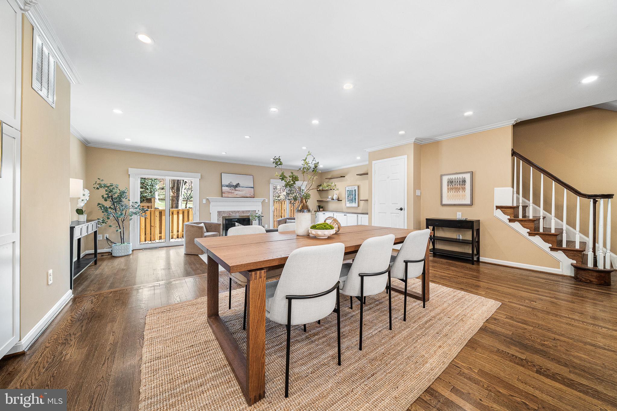 HUNTER OAKS TOWNHOUSES - Residential