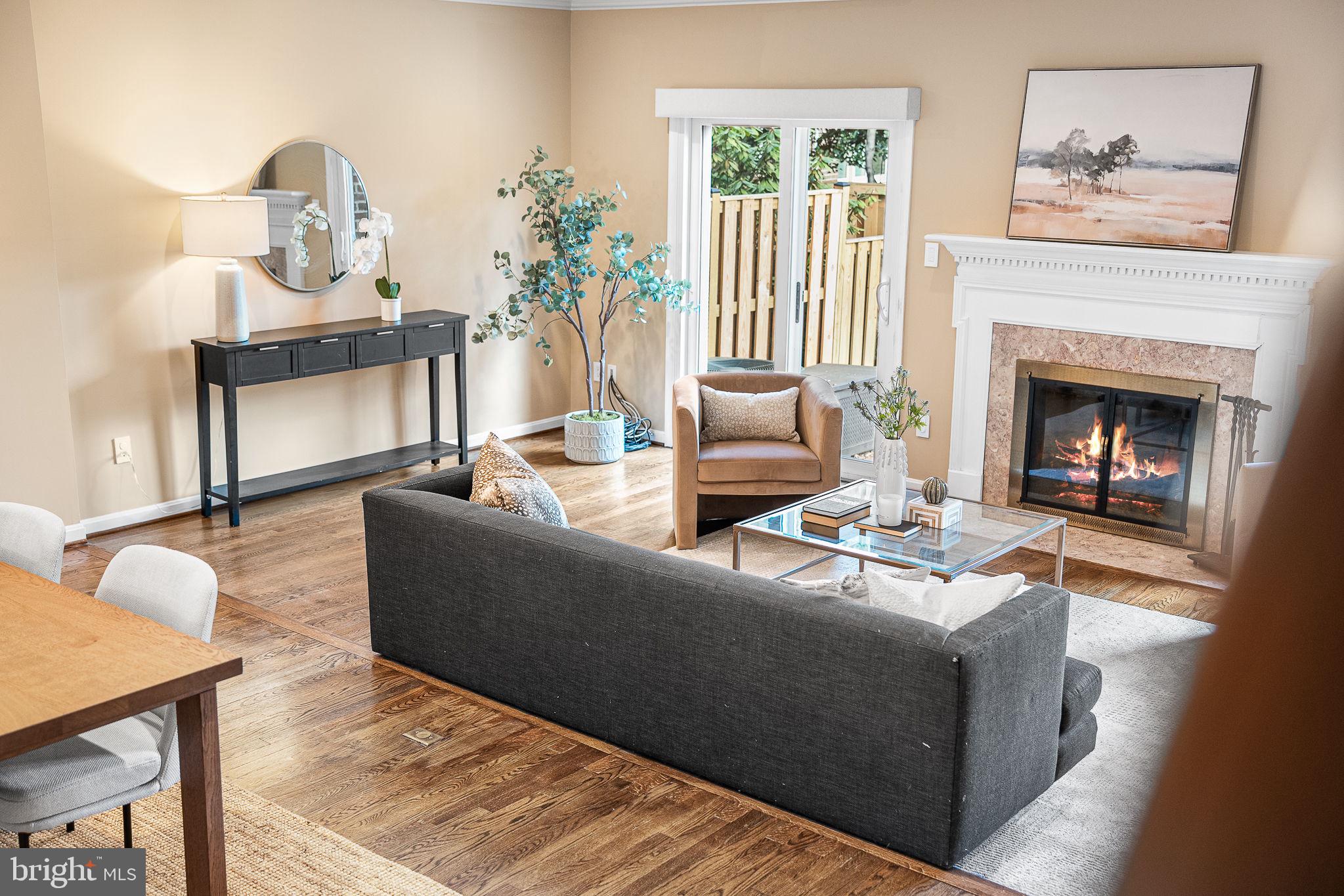 HUNTER OAKS TOWNHOUSES - Residential