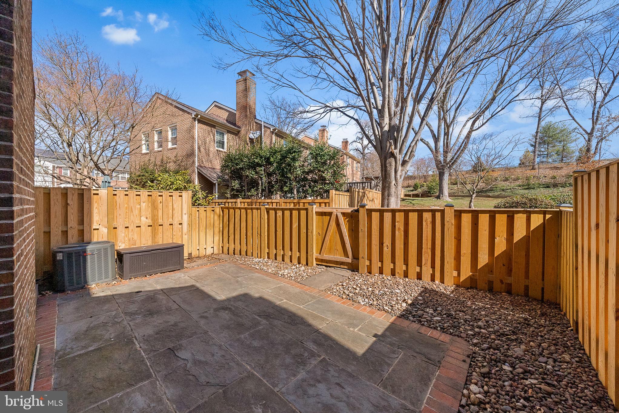 HUNTER OAKS TOWNHOUSES - Residential