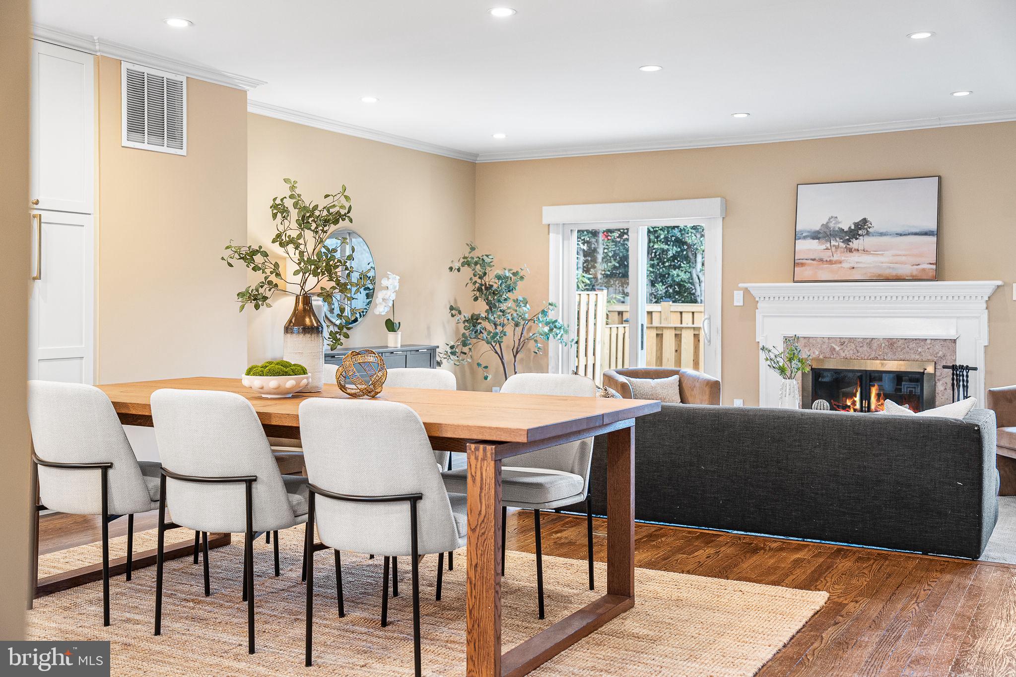 HUNTER OAKS TOWNHOUSES - Residential