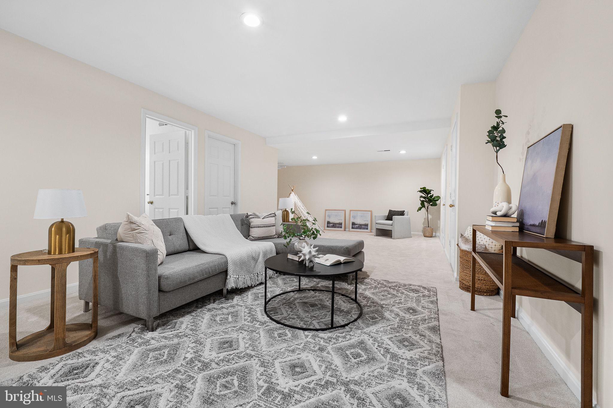 HUNTER OAKS TOWNHOUSES - Residential