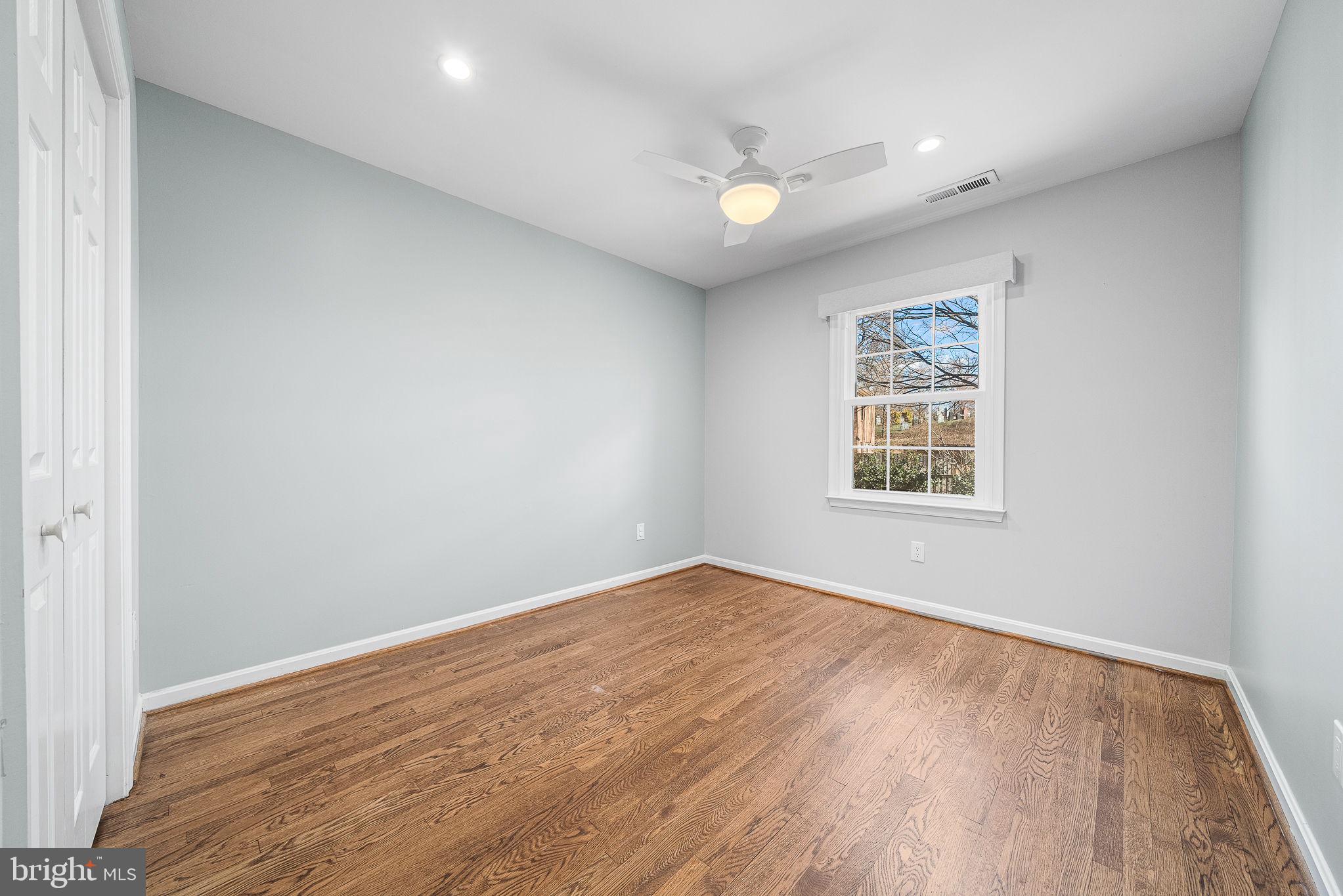 HUNTER OAKS TOWNHOUSES - Residential