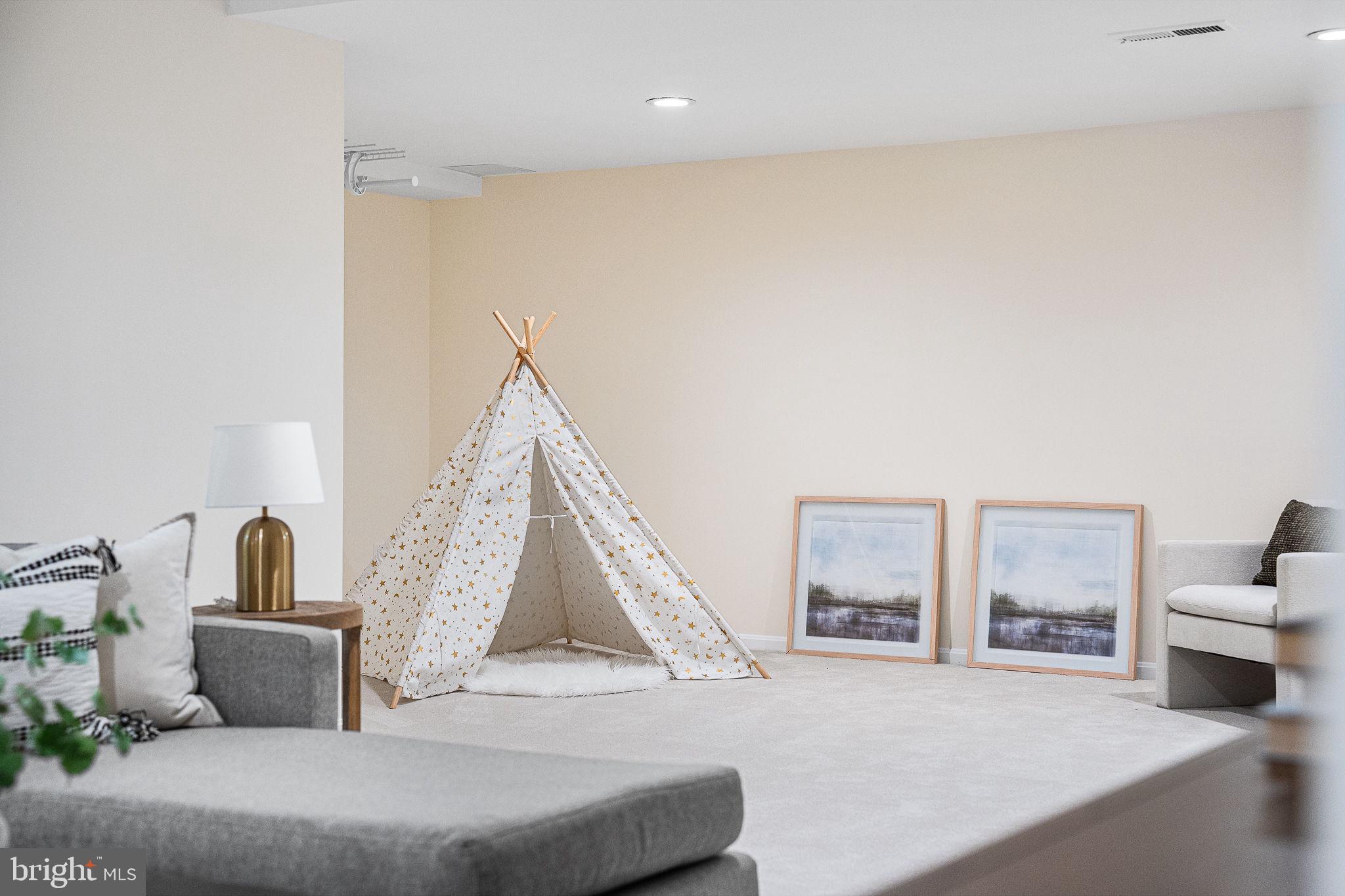 HUNTER OAKS TOWNHOUSES - Residential