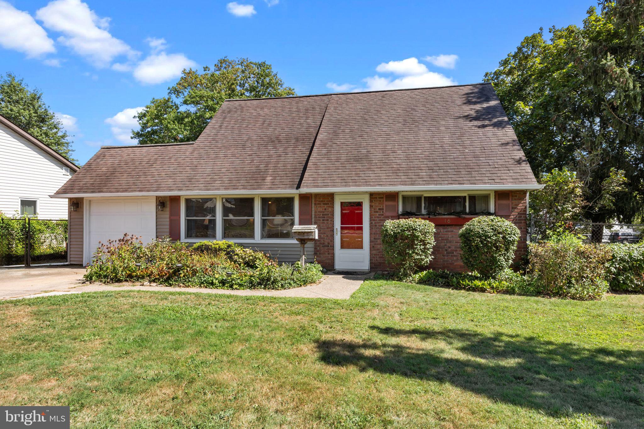 16 VIVIDLEAF LANE