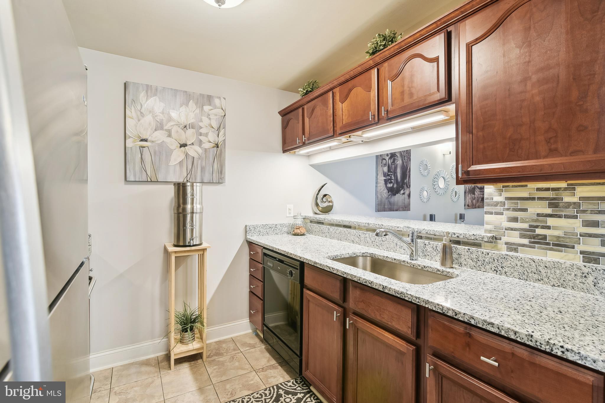 CROMWELL FOUNTAIN - Residential