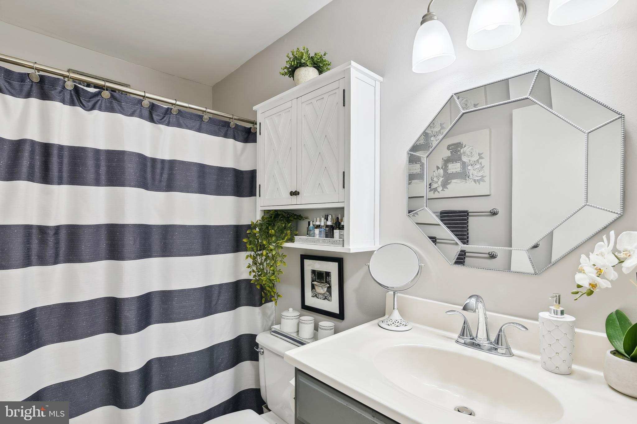 CROMWELL FOUNTAIN - Residential