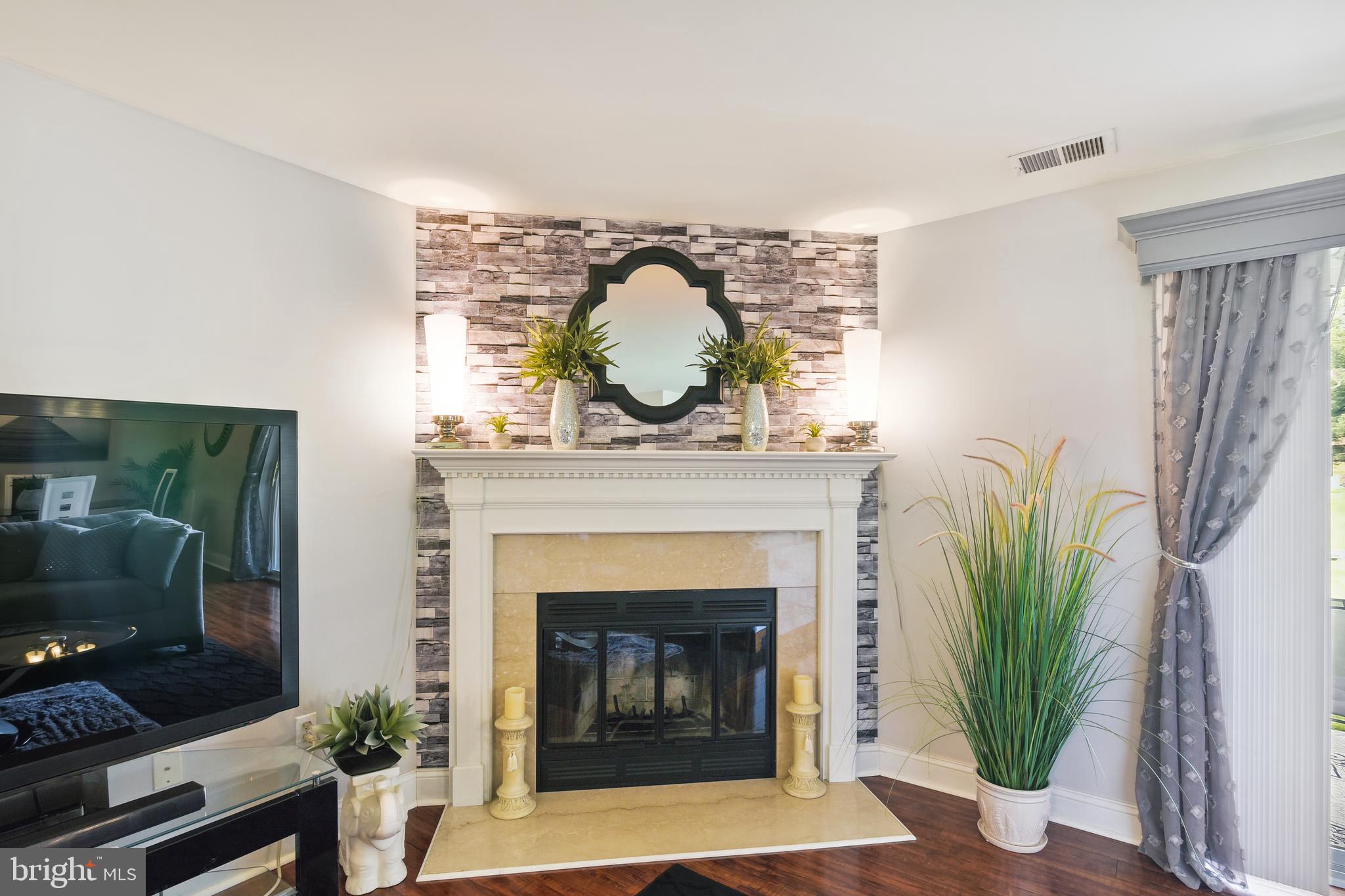 CROMWELL FOUNTAIN - Residential