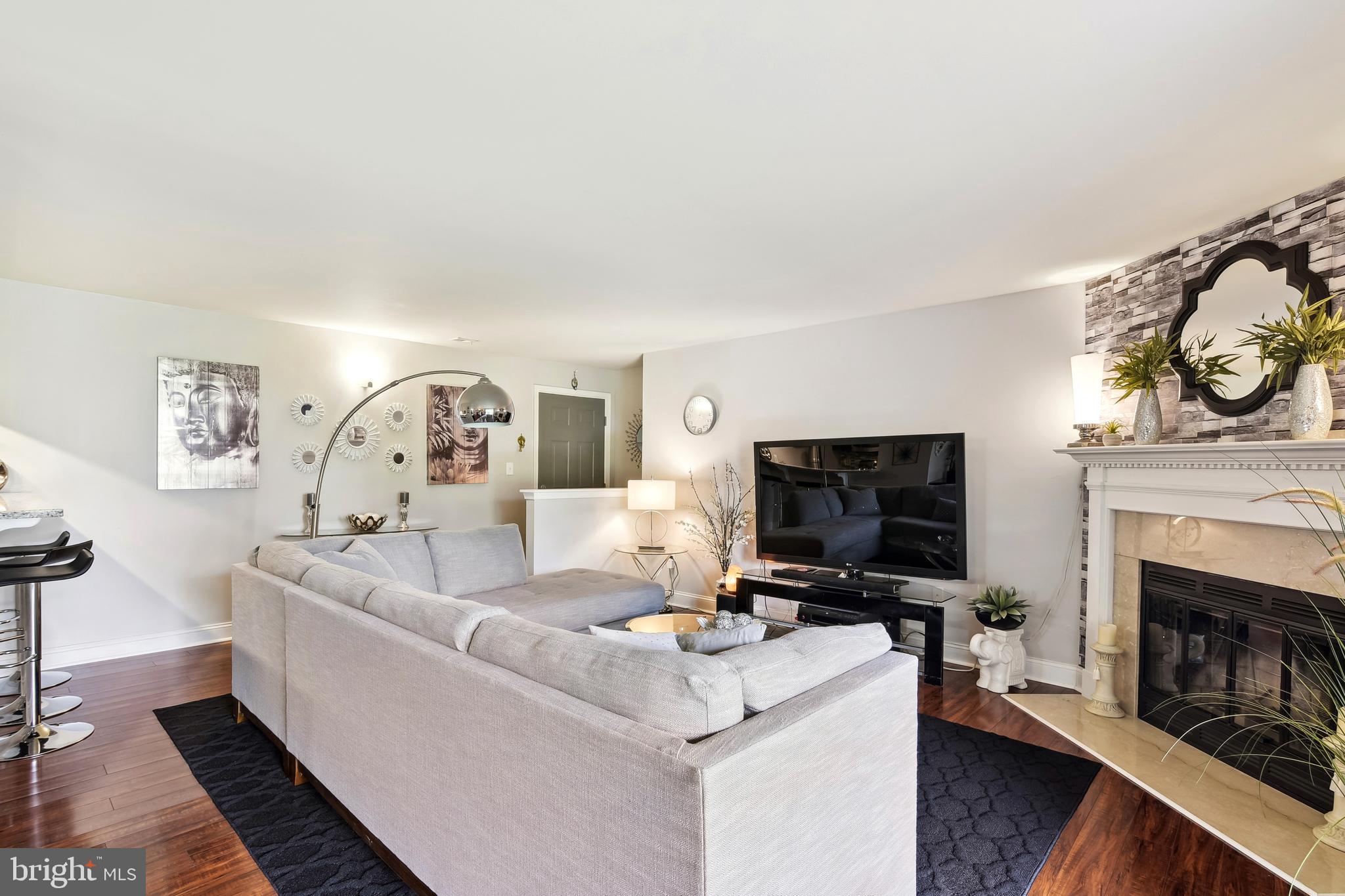 CROMWELL FOUNTAIN - Residential