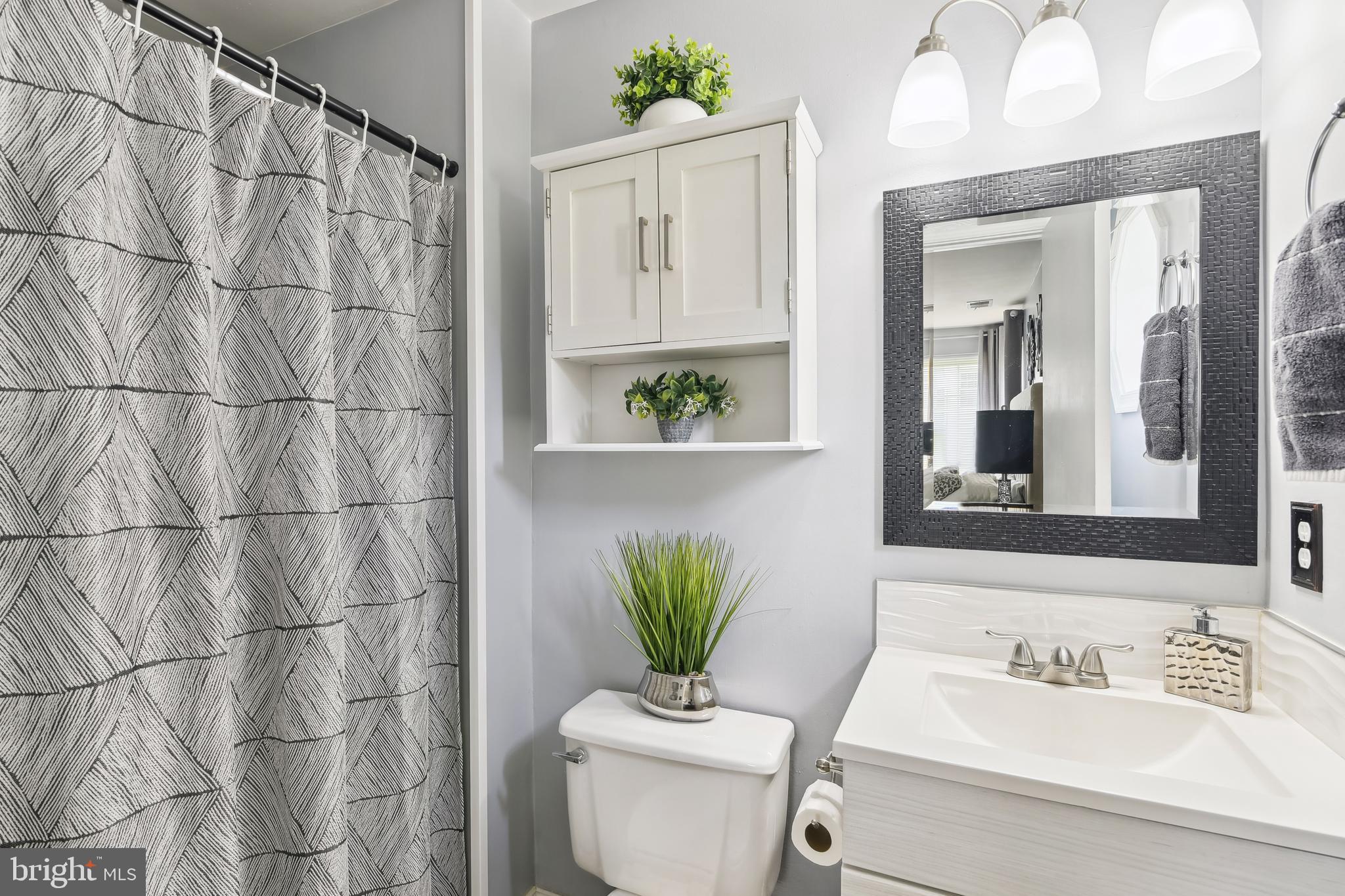 CROMWELL FOUNTAIN - Residential