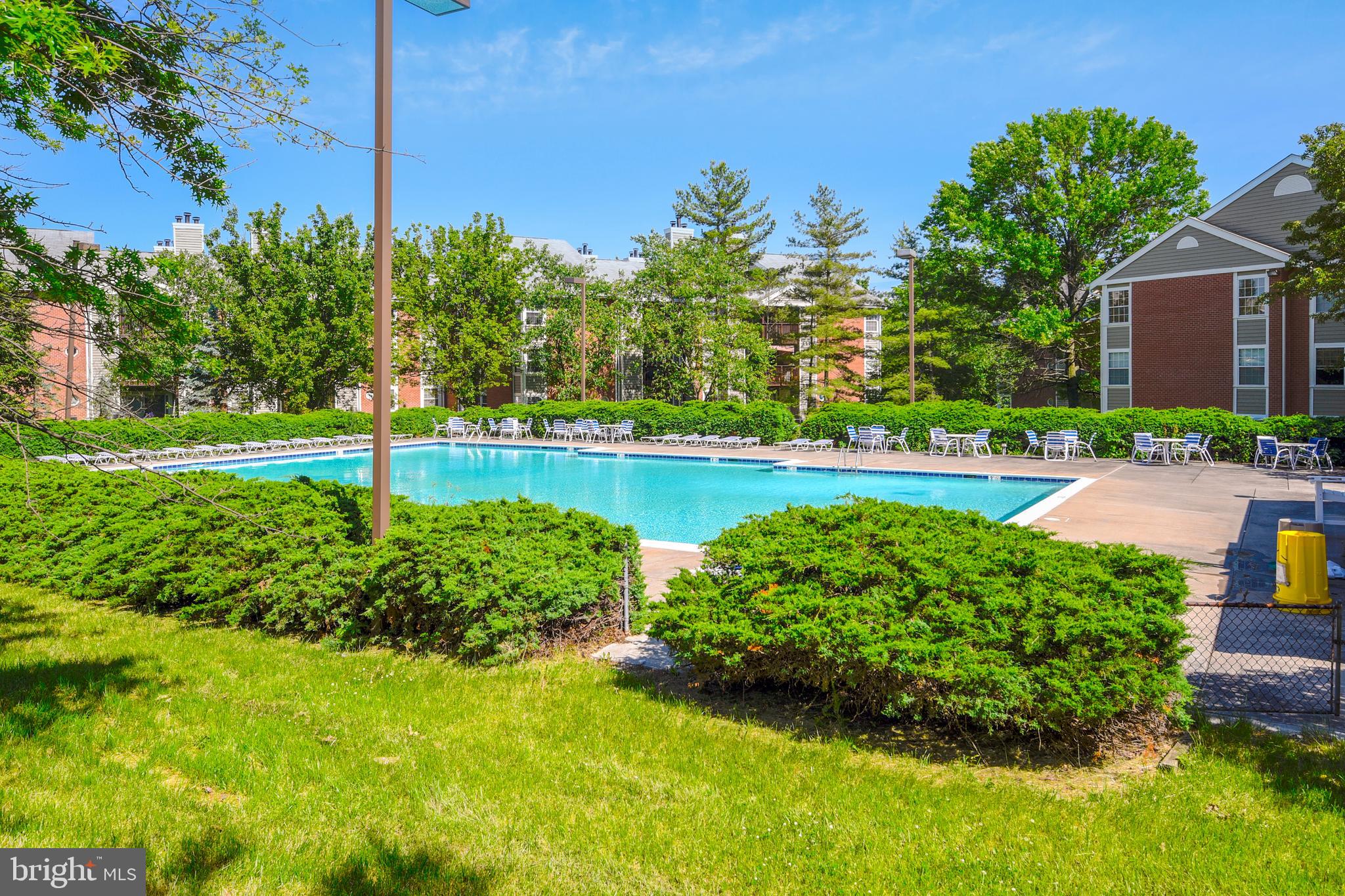 CROMWELL FOUNTAIN - Residential
