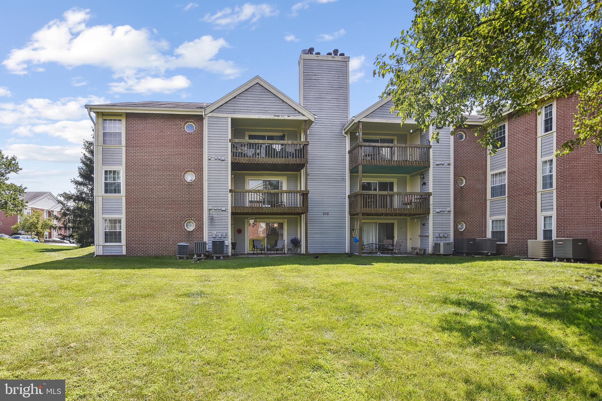CROMWELL FOUNTAIN - Residential
